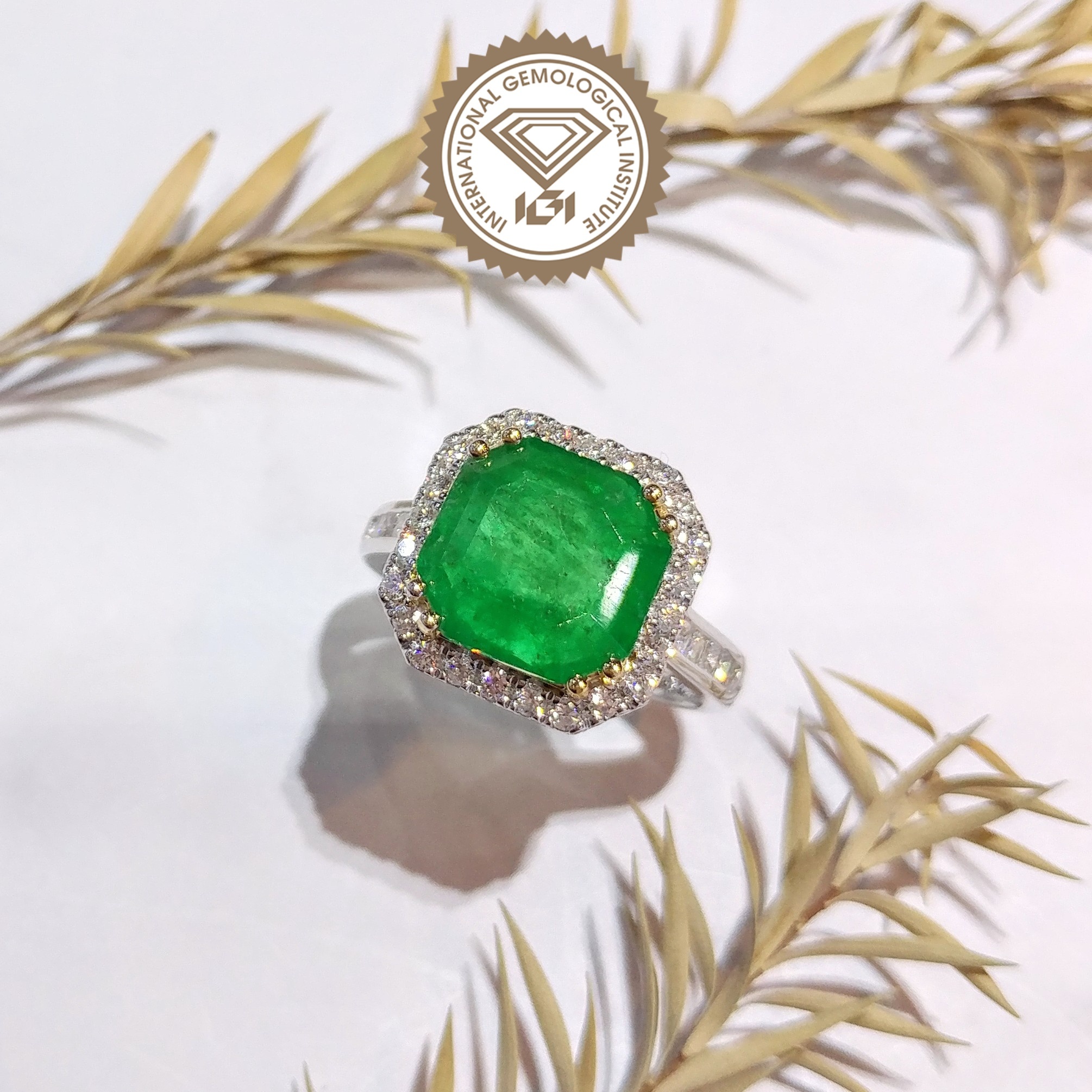 18K Gold 3.33ct Emerald and Diamond Ring