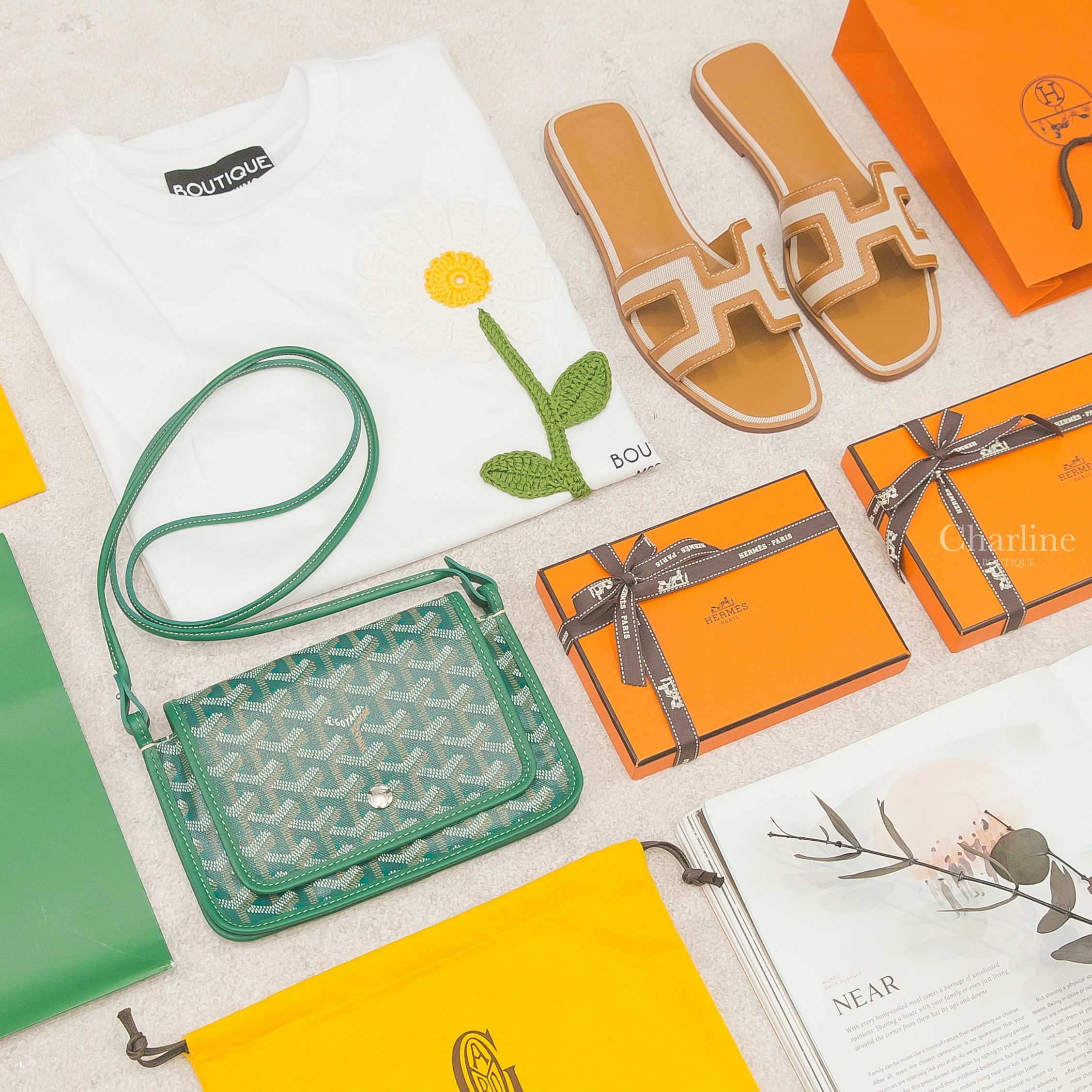 Goyard Portefeuille Pochette Plu 綠色牛皮肩背包,Hermès Oran Sandals 榛果色/米色 H Logo 牛皮拼接丹寧帆布平底拖鞋-Charline Boutique 精品代購
