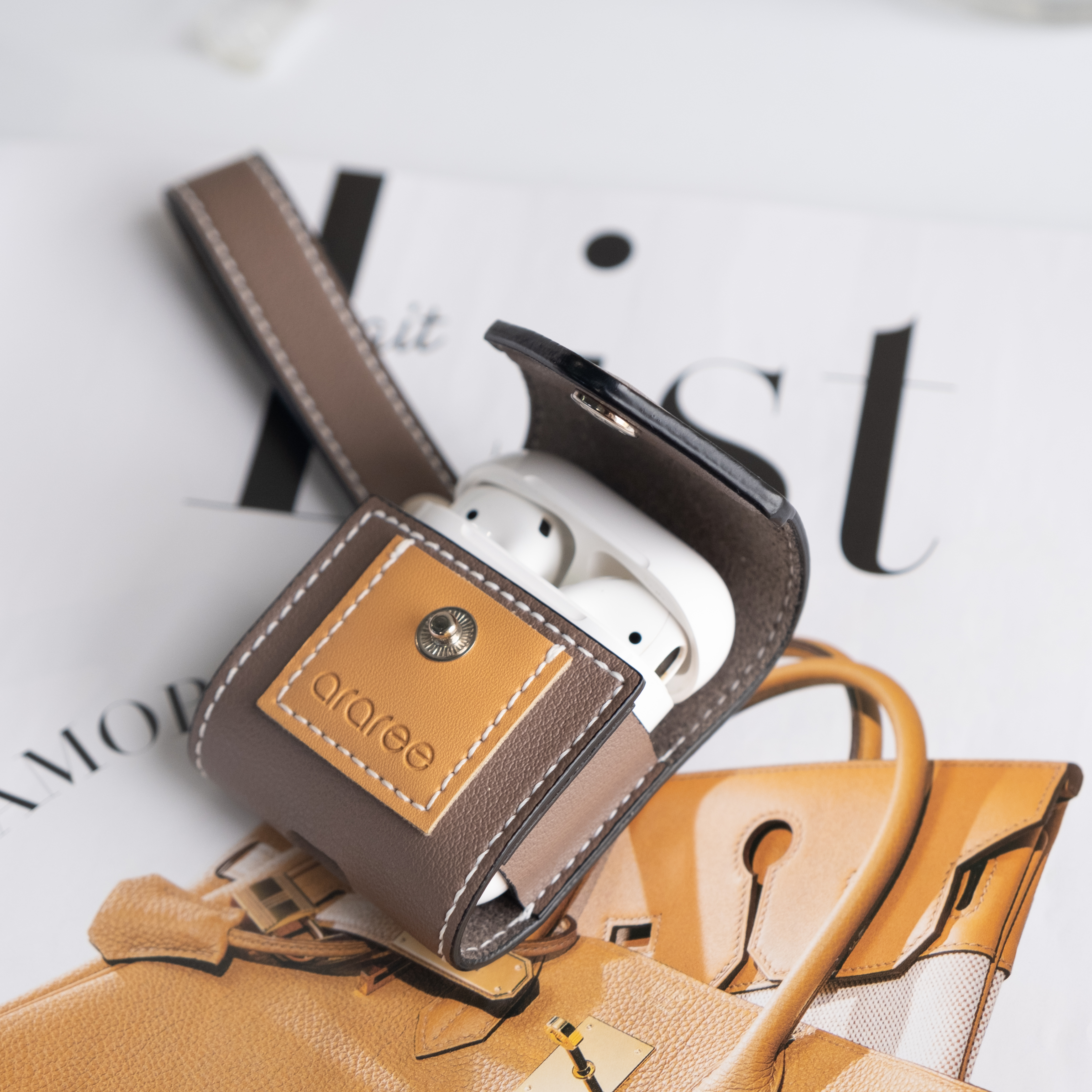 /灰褐色/韓國品牌 araree AirPods Case PELLIS 皮革設計款 保護套