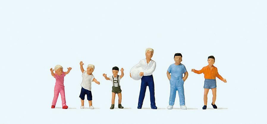 Preiser 14120 HO scale, Children at the ball game