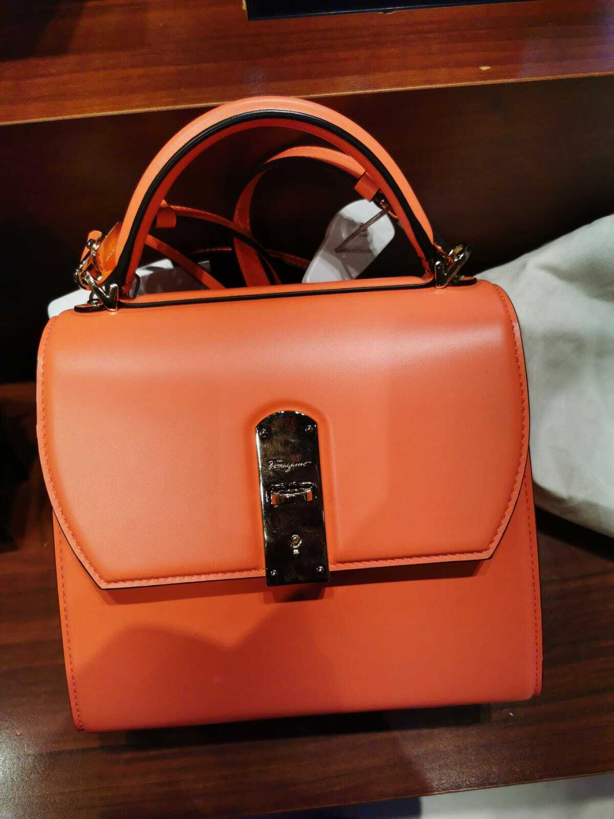 SALVATORE FERRAGAMO LEATHER CLASSIC HAND AND SLING BAG