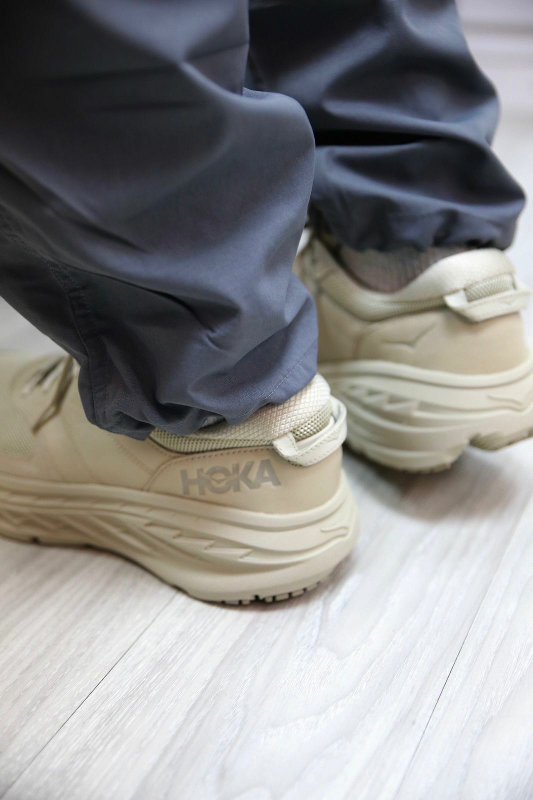 {現貨} Hoka One One Bondi L "Oxford Tan" 沙色