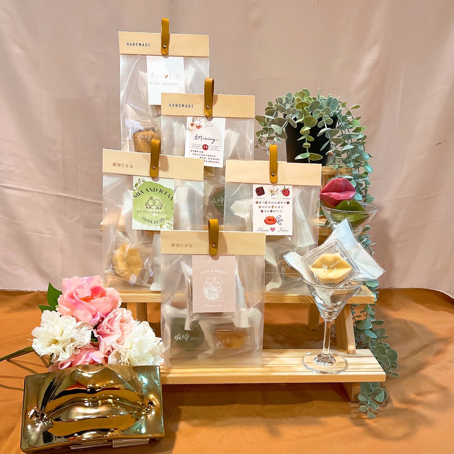 呢喃MURMUR獨特的婚禮小物蛋糕,超多人推薦的特別婚禮小物,適合適用在婚禮小物的桌上禮和探房禮和參加活動禮還有伴郎伴娘禮!最值得推薦的婚禮小物選擇就在台北市文山區的呢喃MURMUR