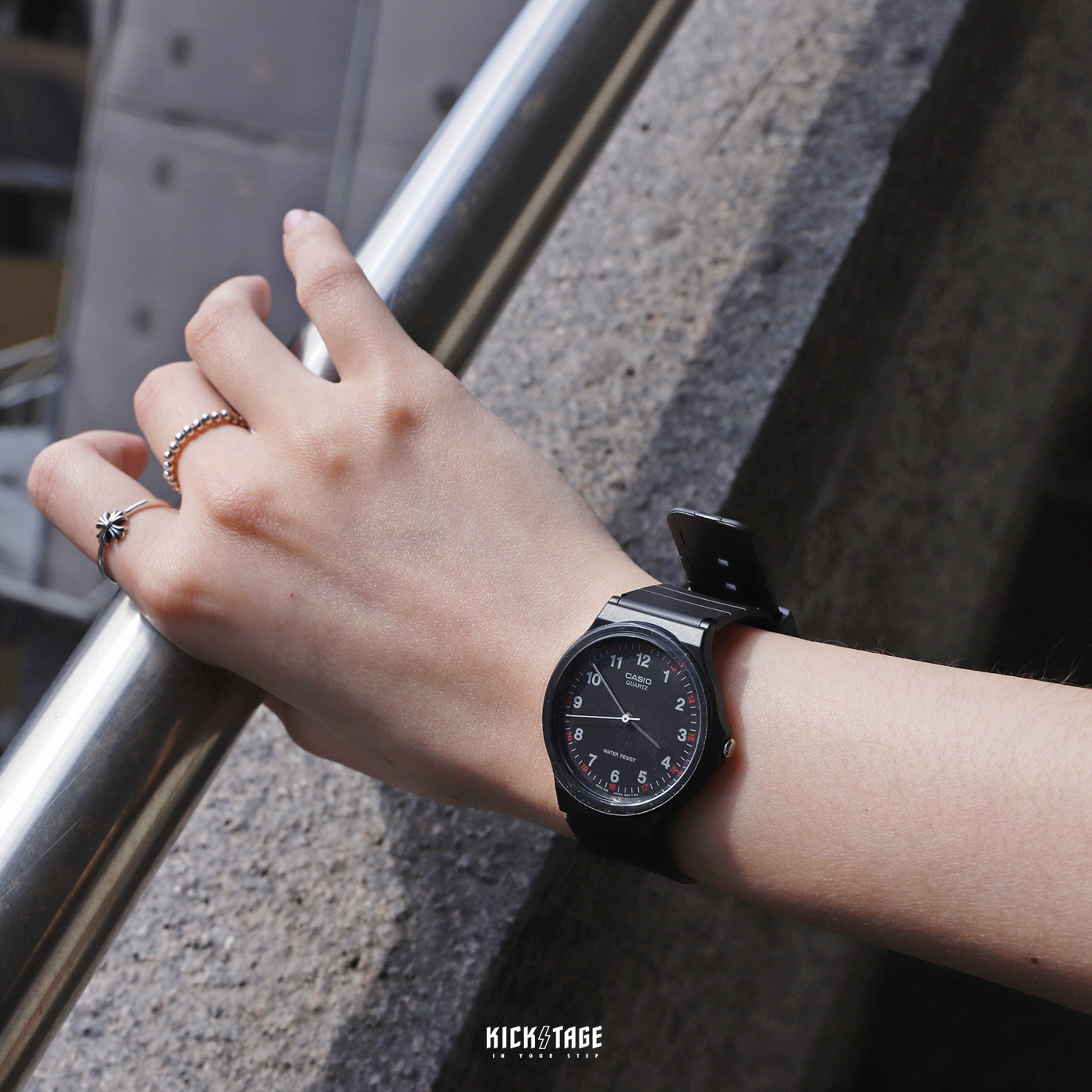 CASIO Youth MQ24 MQ-24-1B 黑面白刻 白紅數字 卡西歐 指針款 薄型 經典 手錶【MQ241BLDF】