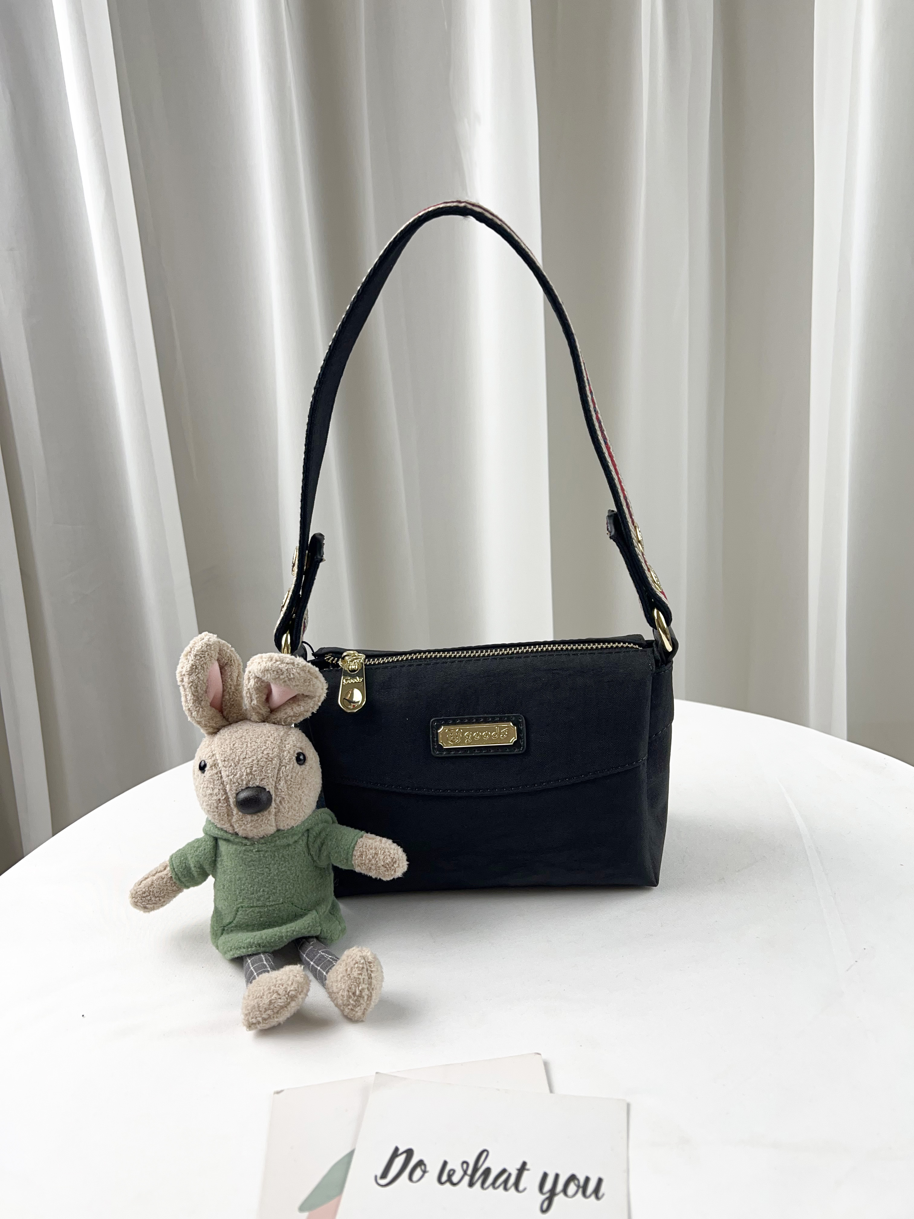 GOODS 織帶黑 防潑水肩背包 / 側背包 附小熊吊飾 #2026
