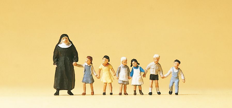 Preiser 10401 HO scale, Nun with children