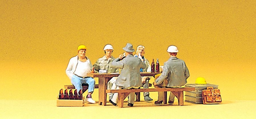 Preiser 10338 HO scale, Construction workers at break with benches and beer bottles