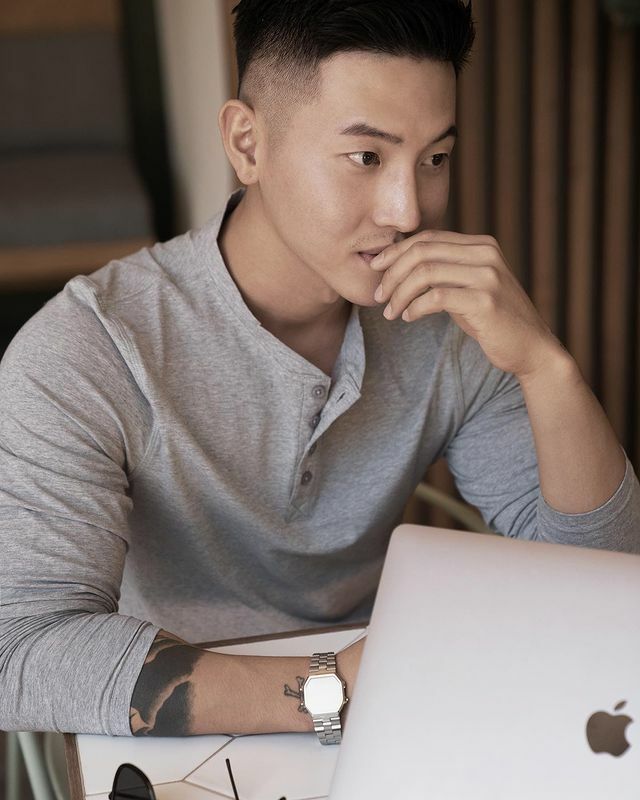 亨利領休閒又不失正式，是上班穿搭的好選擇。