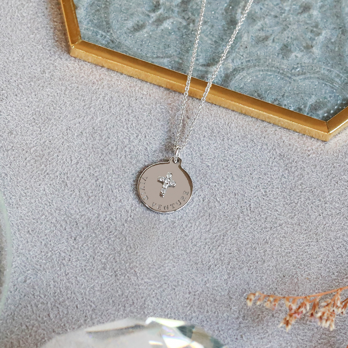 Lucky Charm — Lucky 十字架