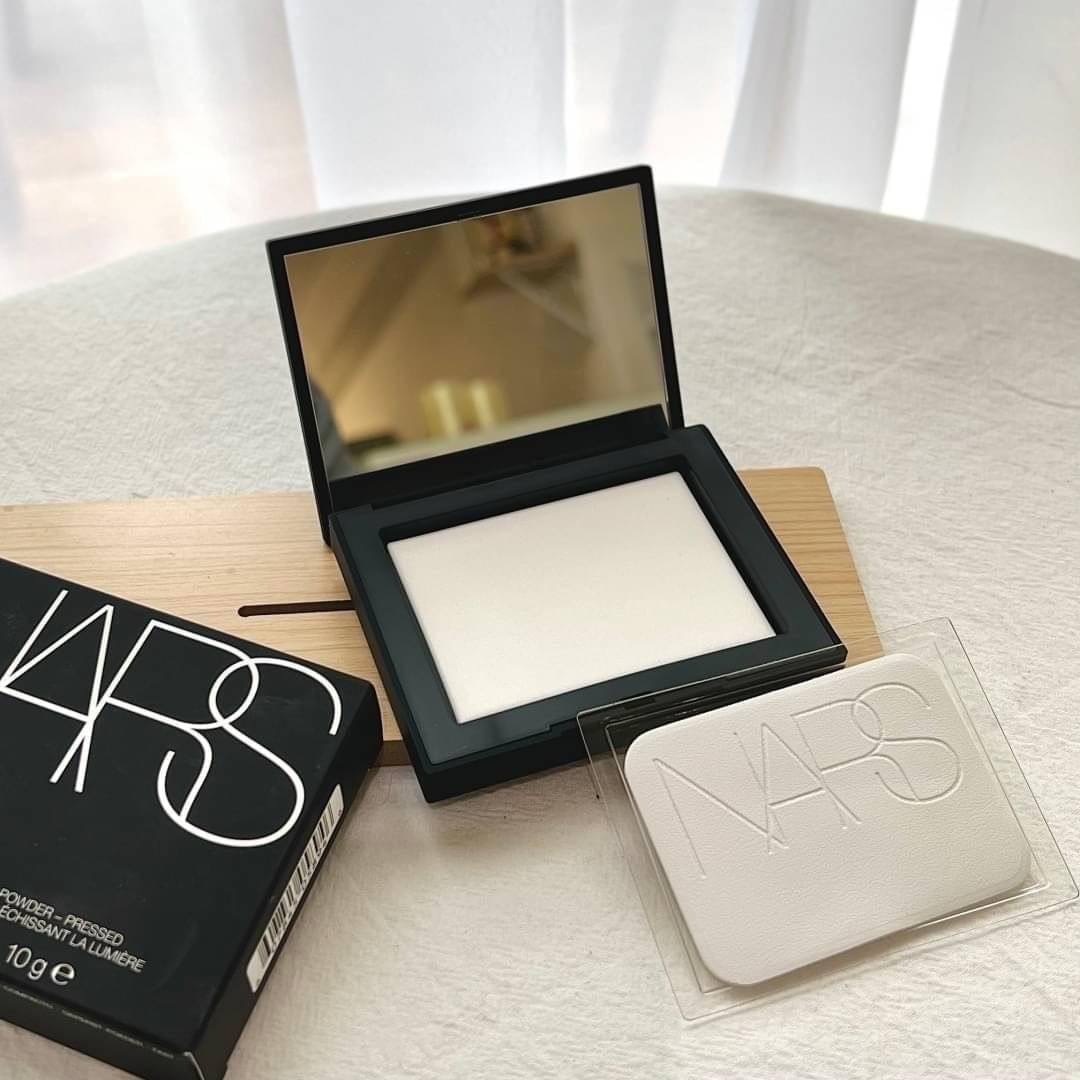 📦預購 NARS-裸光蜜粉餅10g 小白餅
