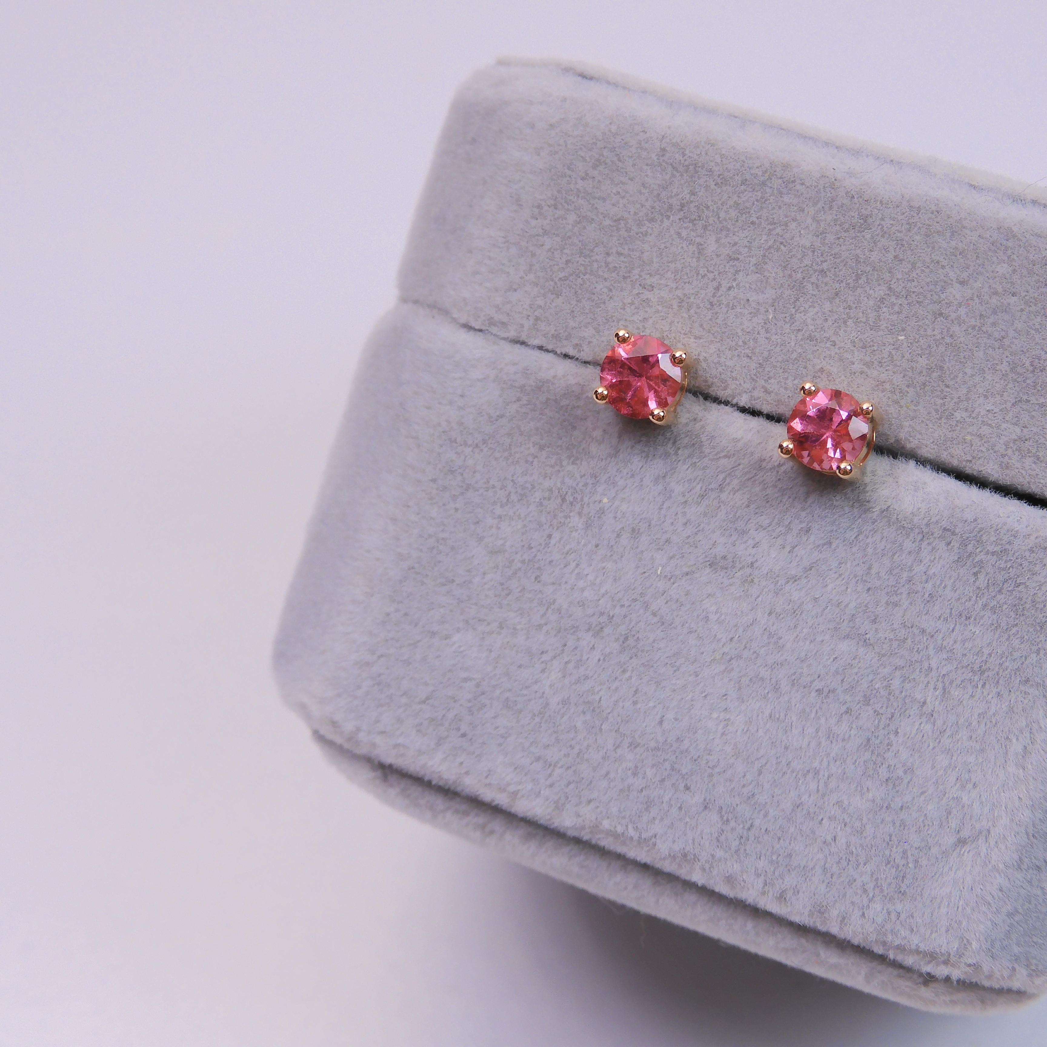 18K金 0.55ct 紅碧璽耳釘