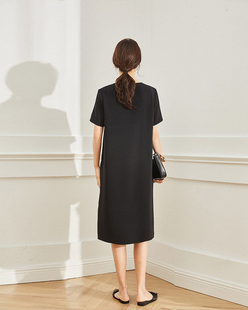 DEER.W 圓領素面直筒醋酸洋裝 黑色