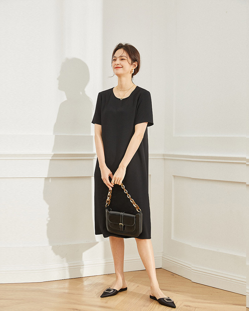 DEER.W 圓領素面直筒醋酸洋裝 黑色