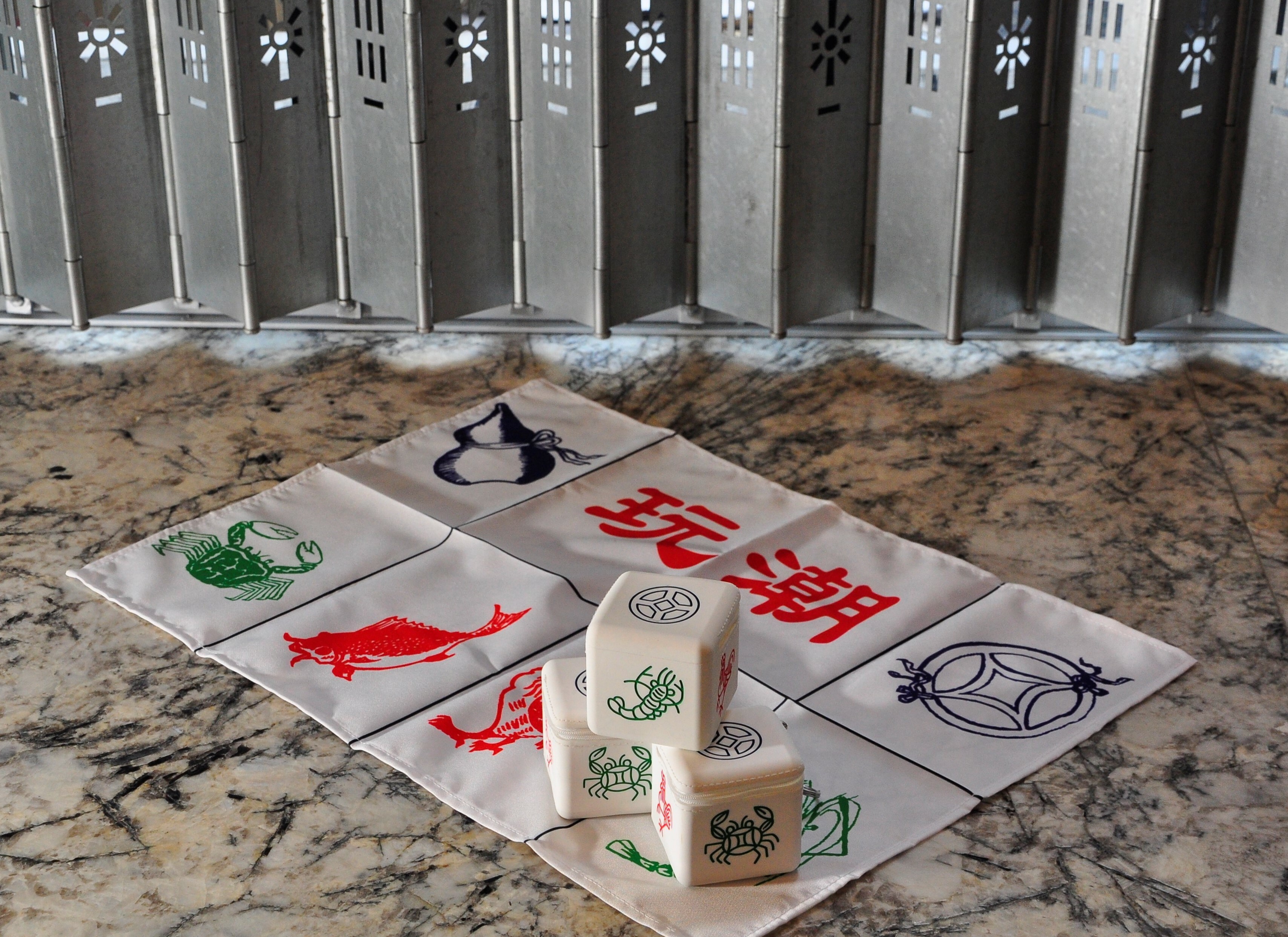 RANCHO hoo hey how shaped pouch with keyring and game mat