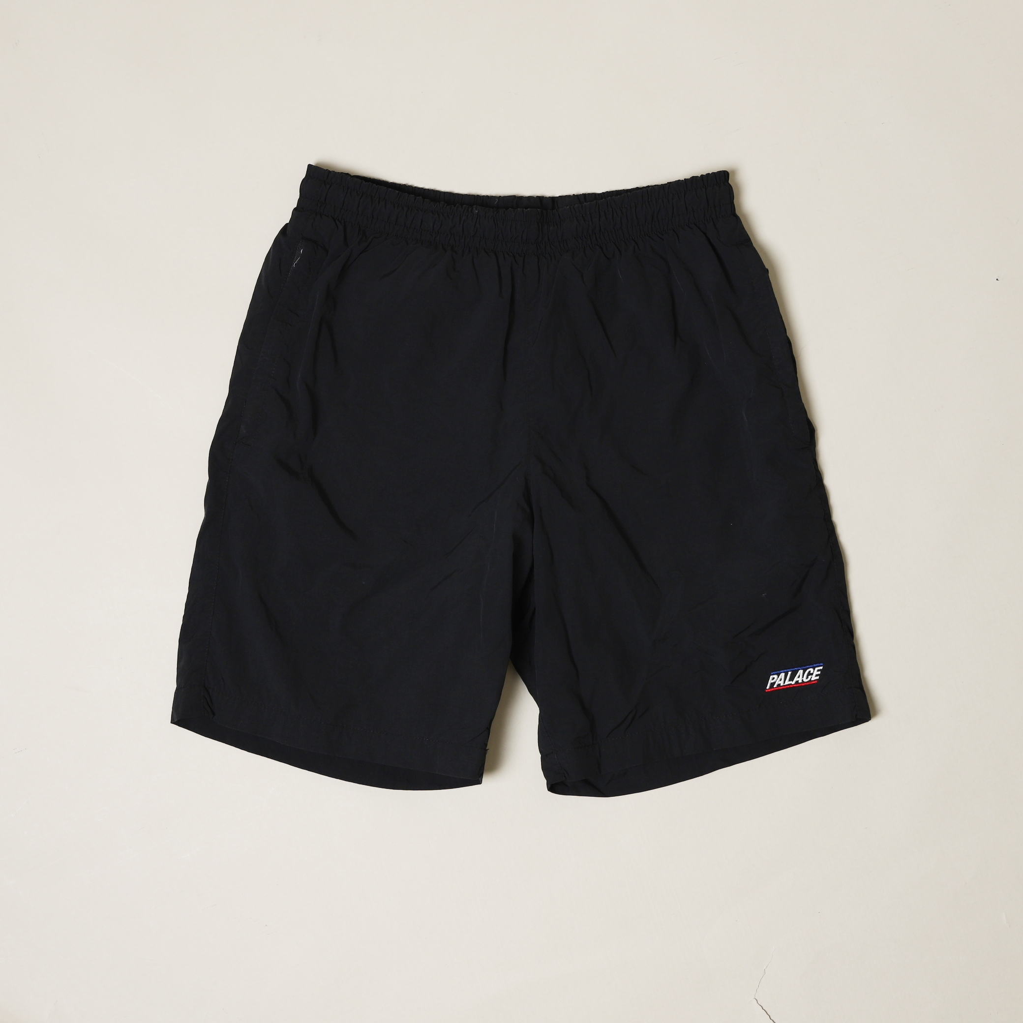 二手M號 PALACE SHORTS 黑色 藍紅線刺繡小LOGO 內抽繩 網眼透氣 海灘褲 短褲【P14SS045】