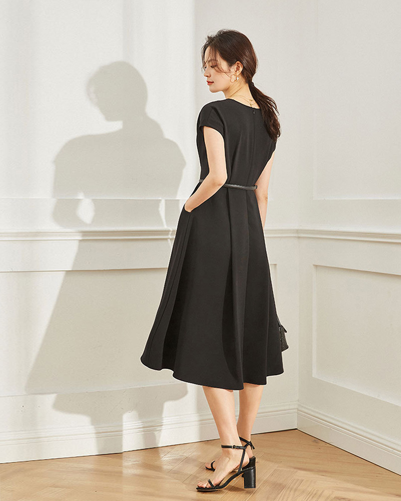 DEER.W V領收腰綁帶傘襬洋裝 黑色