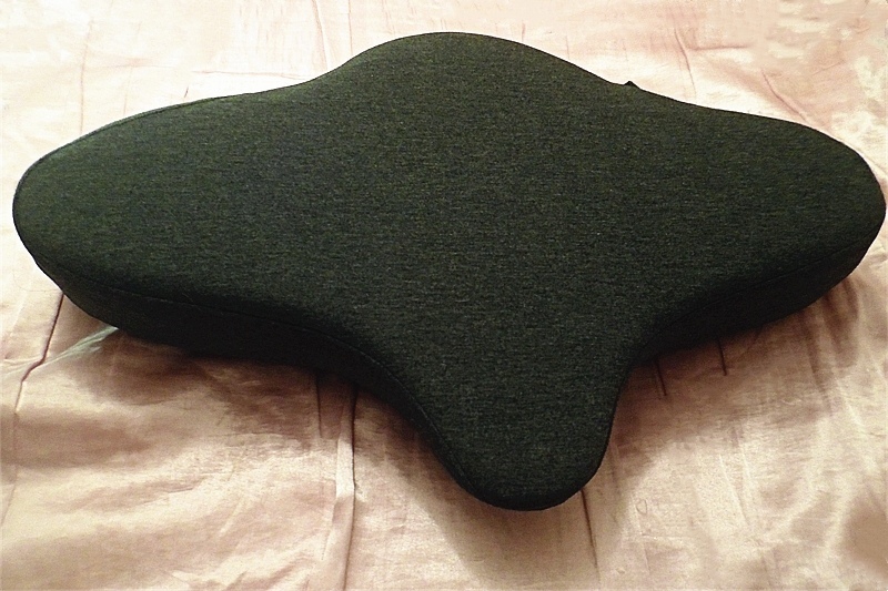 Cookie推薦優扶磁石護頸枕， 睡覺還能感受到指壓按摩