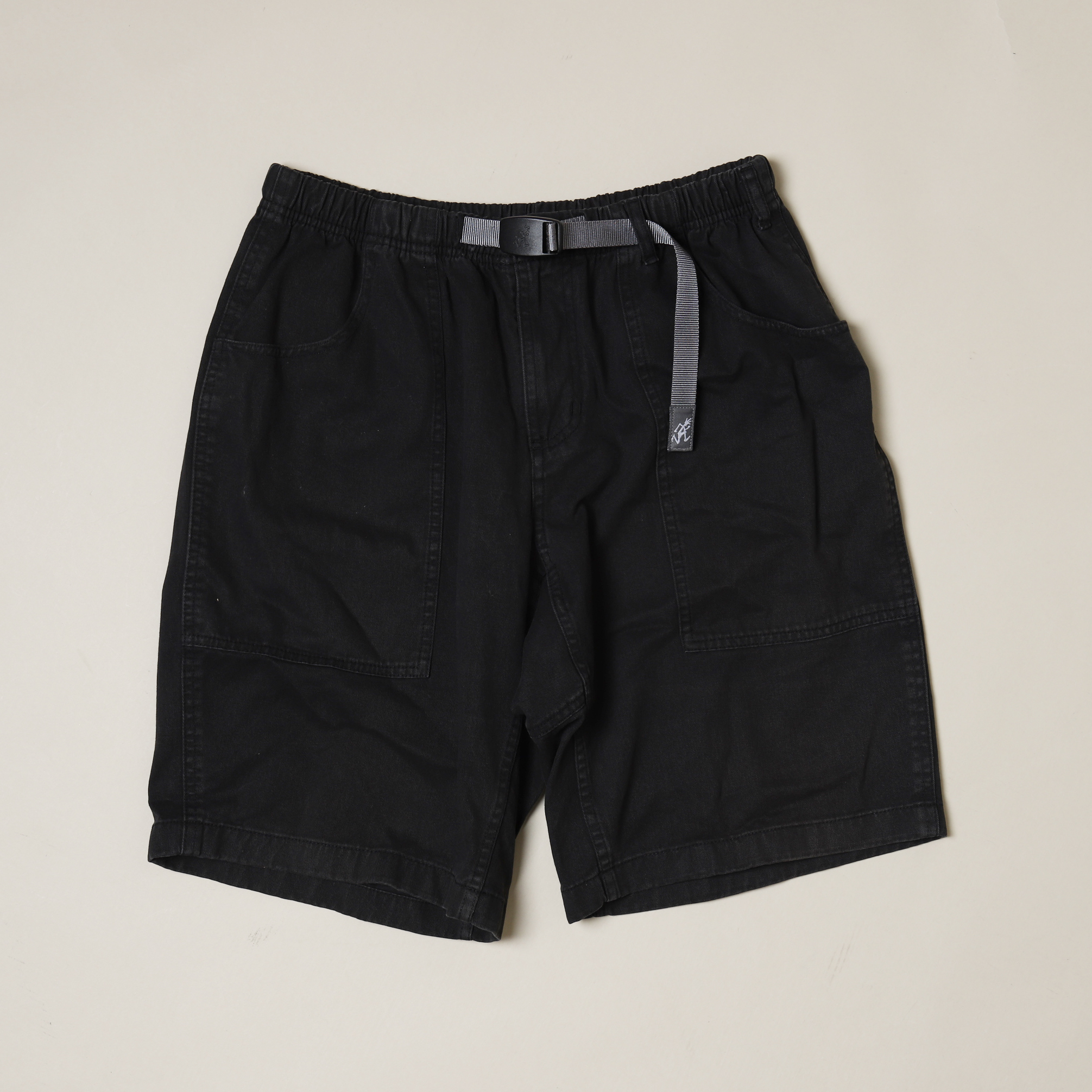 二手M號 GRAMICCI 20 S/S MOUNTAIN SHORTS 黑色 灰腰帶 寬版 側口袋 休閒短褲 工作短褲【GUP20STW01-BK】