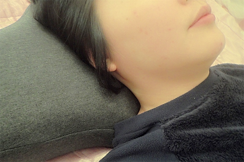 Cookie推薦優扶磁石護頸枕， 睡覺還能感受到指壓按摩