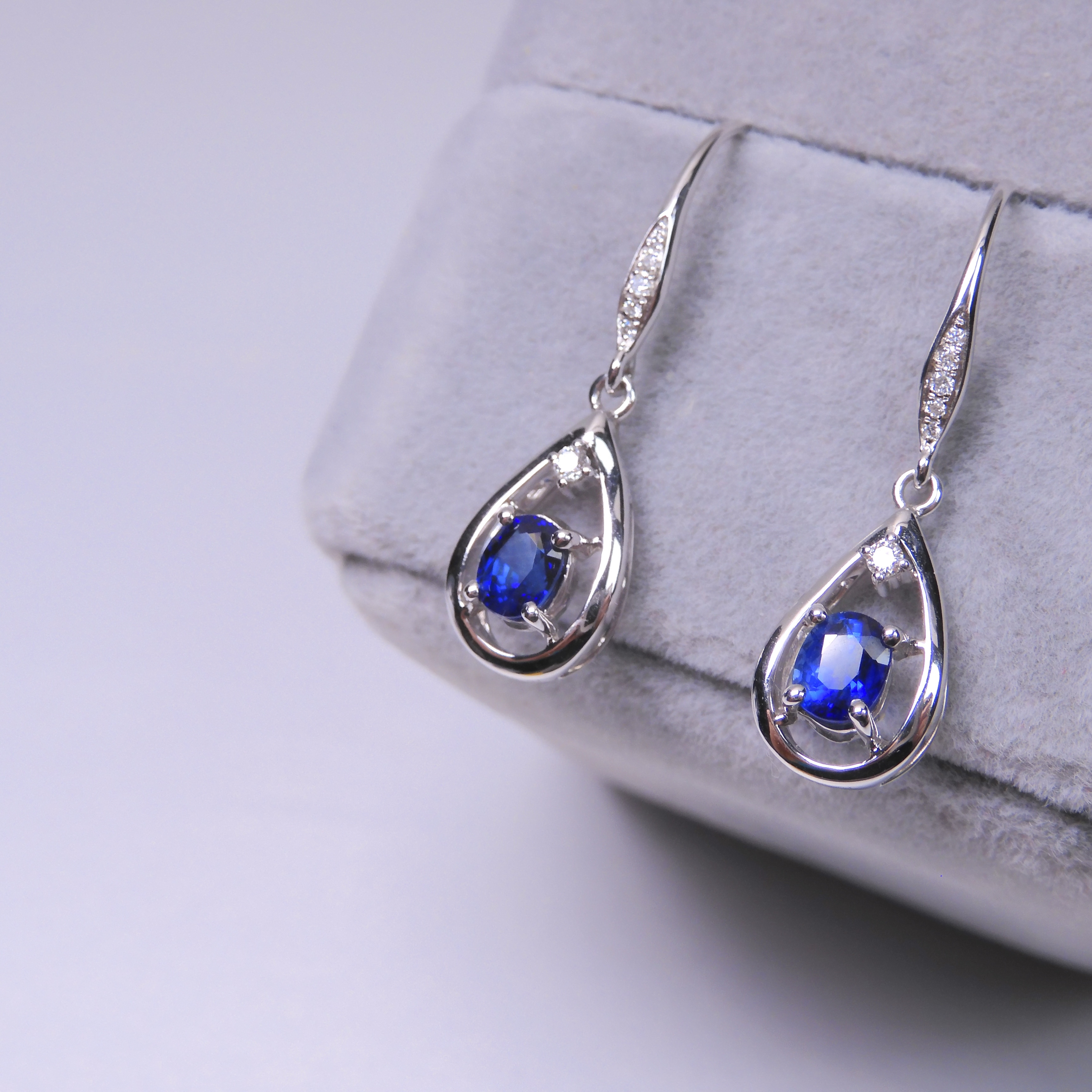 18K金 0.93ct 藍寶石耳環