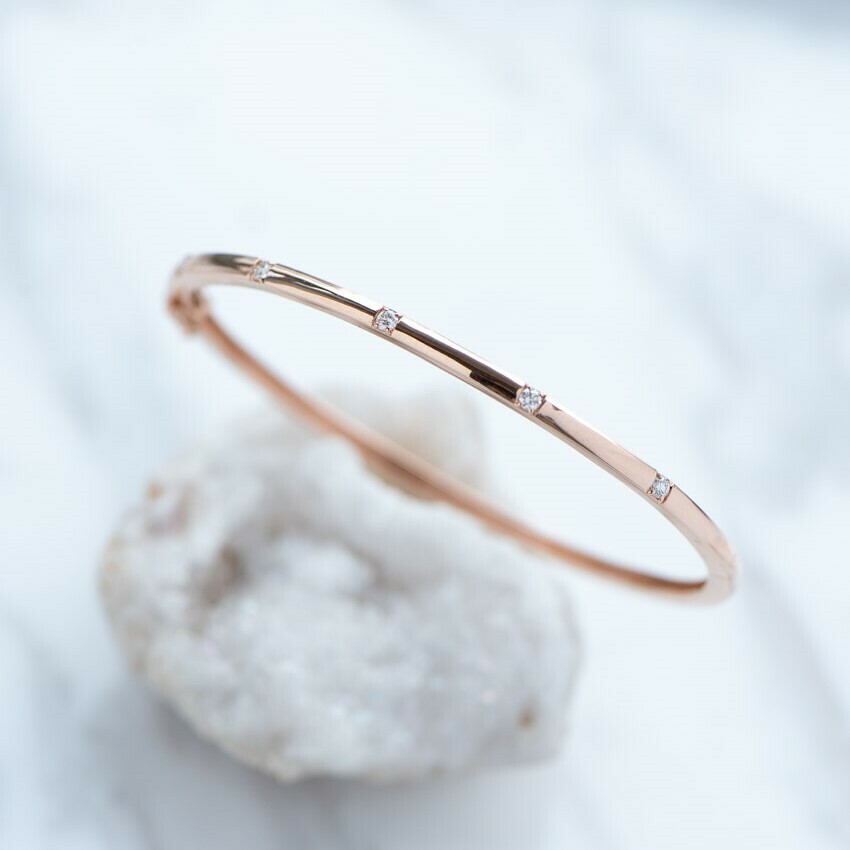 18K Todas Diamond Bangle