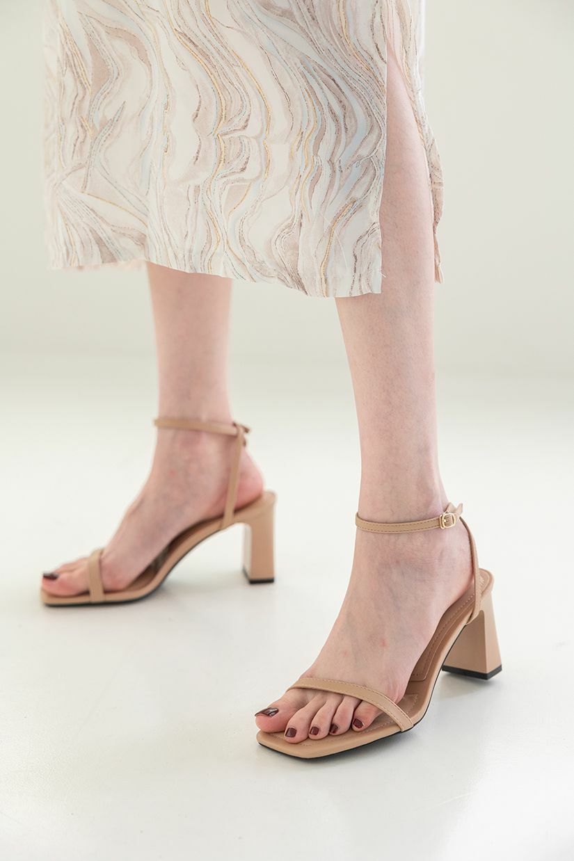 方頭細帶高跟涼鞋