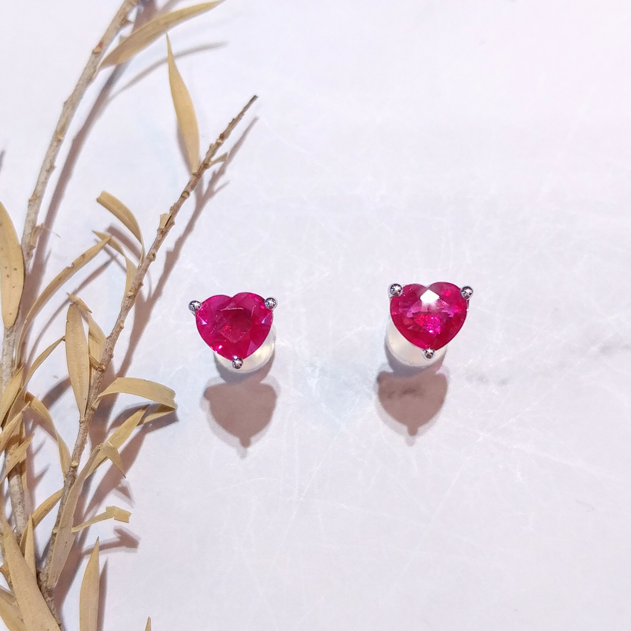 全新18K白金【主石1卡49份心形紅寶石】耳環
