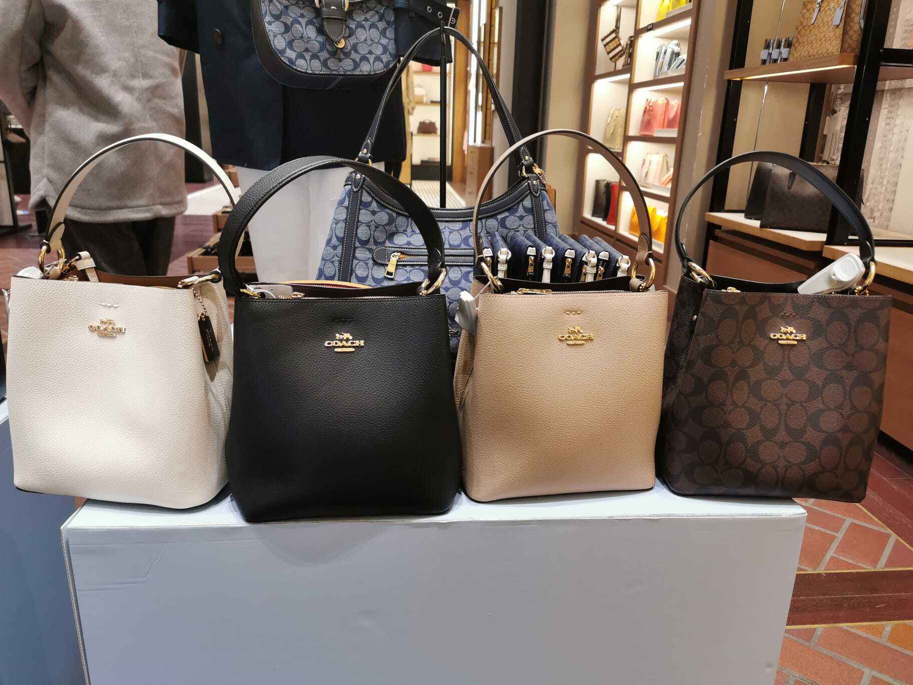 COACH LEATHER BUCKET BAG