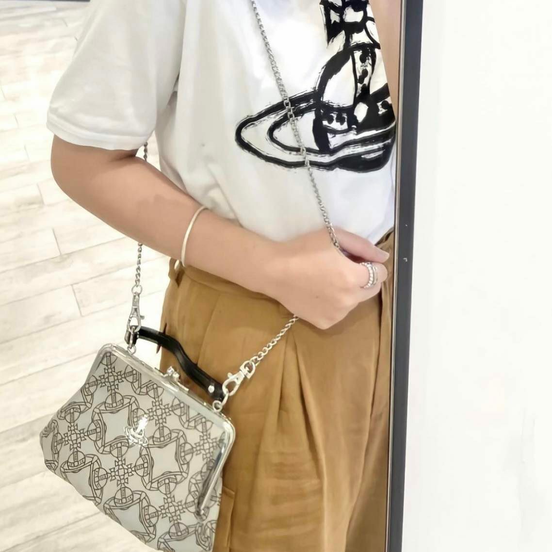 VIVIENNE WESTWOOD|人氣MONOGRAM FRAME BAG (BROWN)