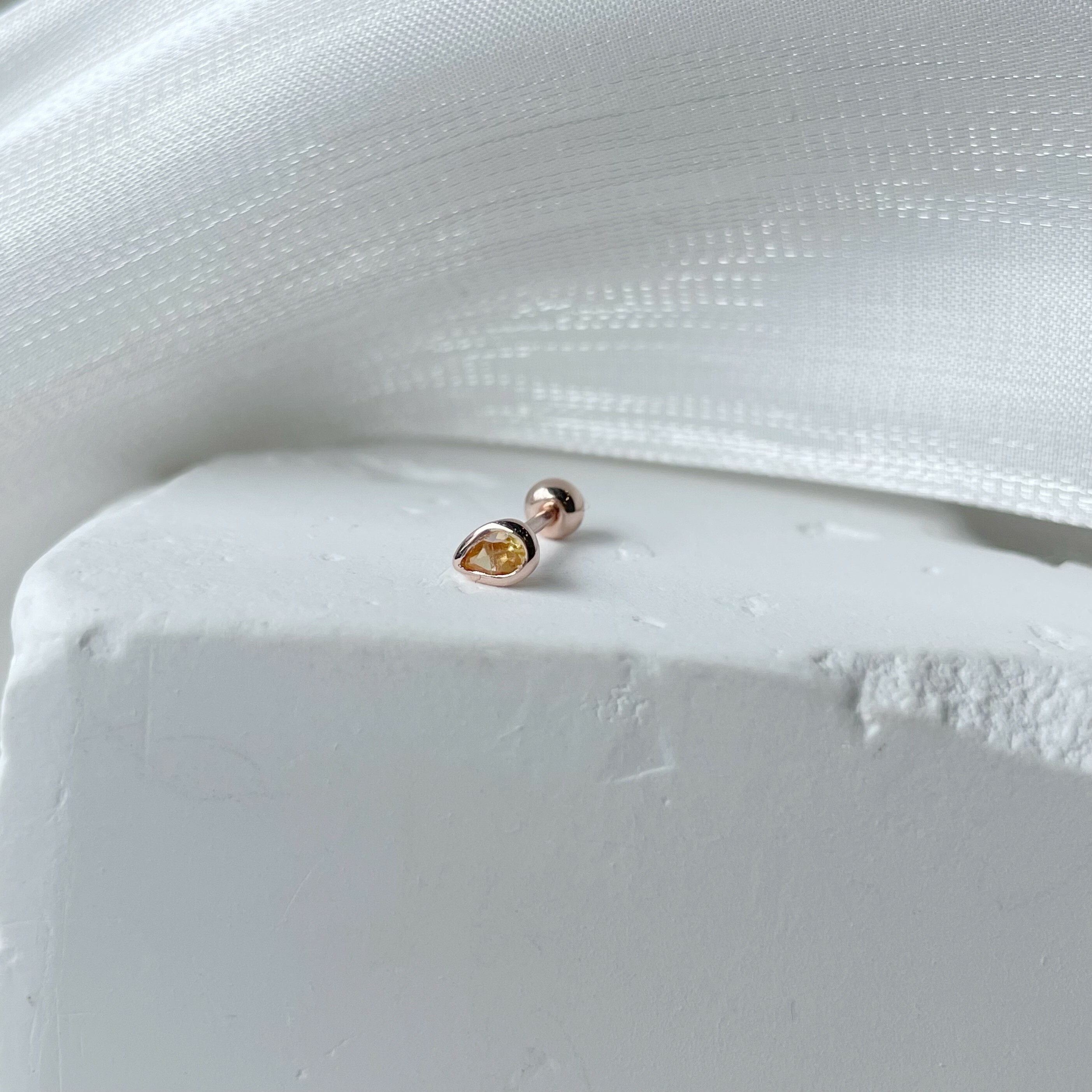 tiny水滴黃水晶轉珠耳環