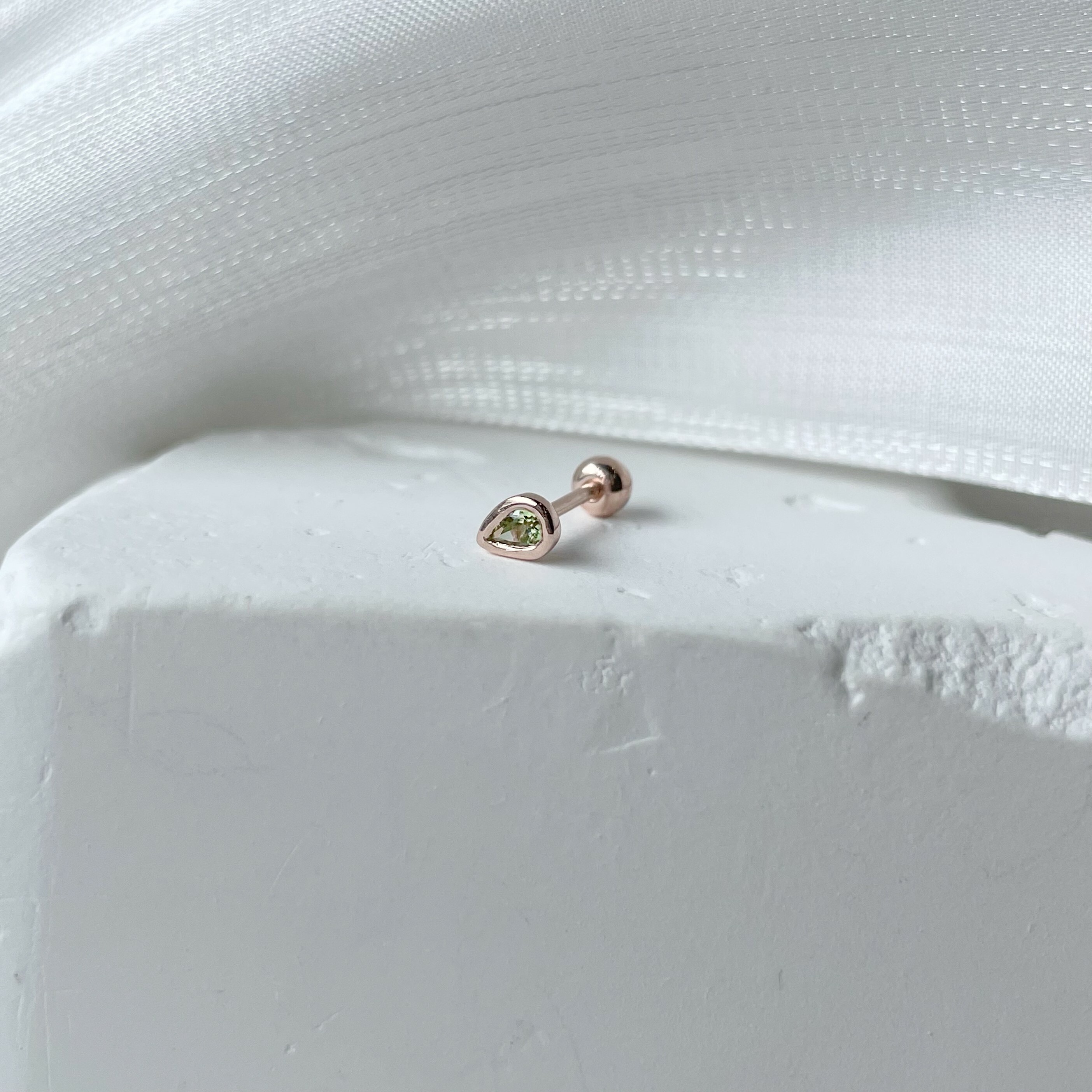 tiny水滴橄欖石轉珠耳環