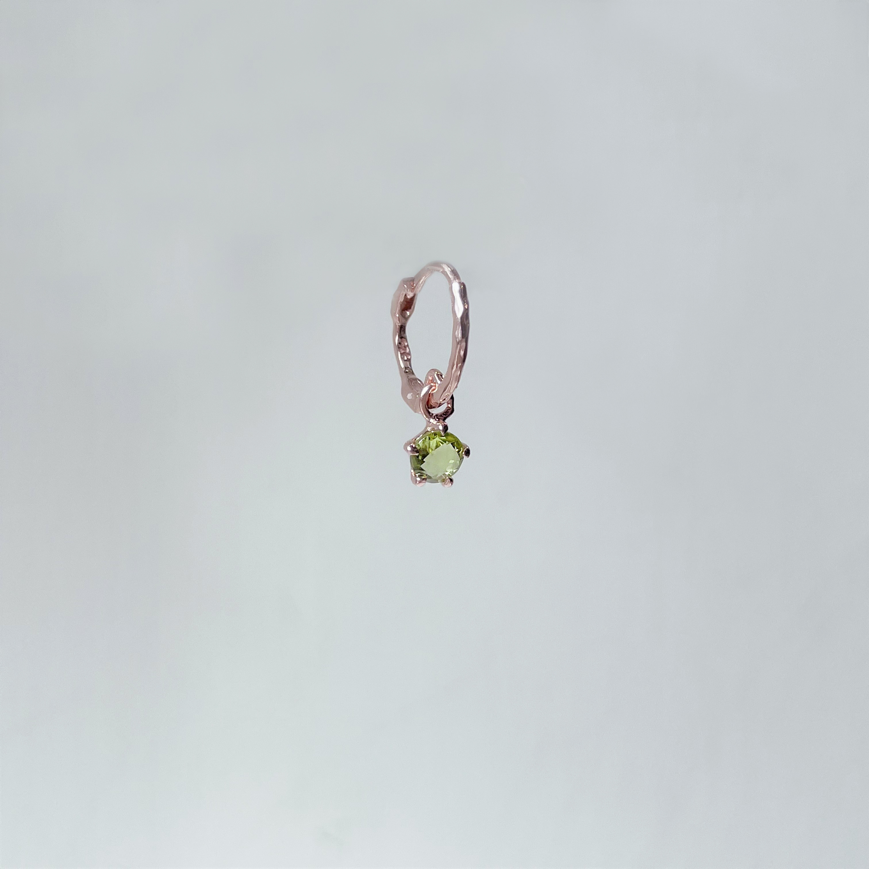 五爪棋盤切割橄欖石扣式耳圈