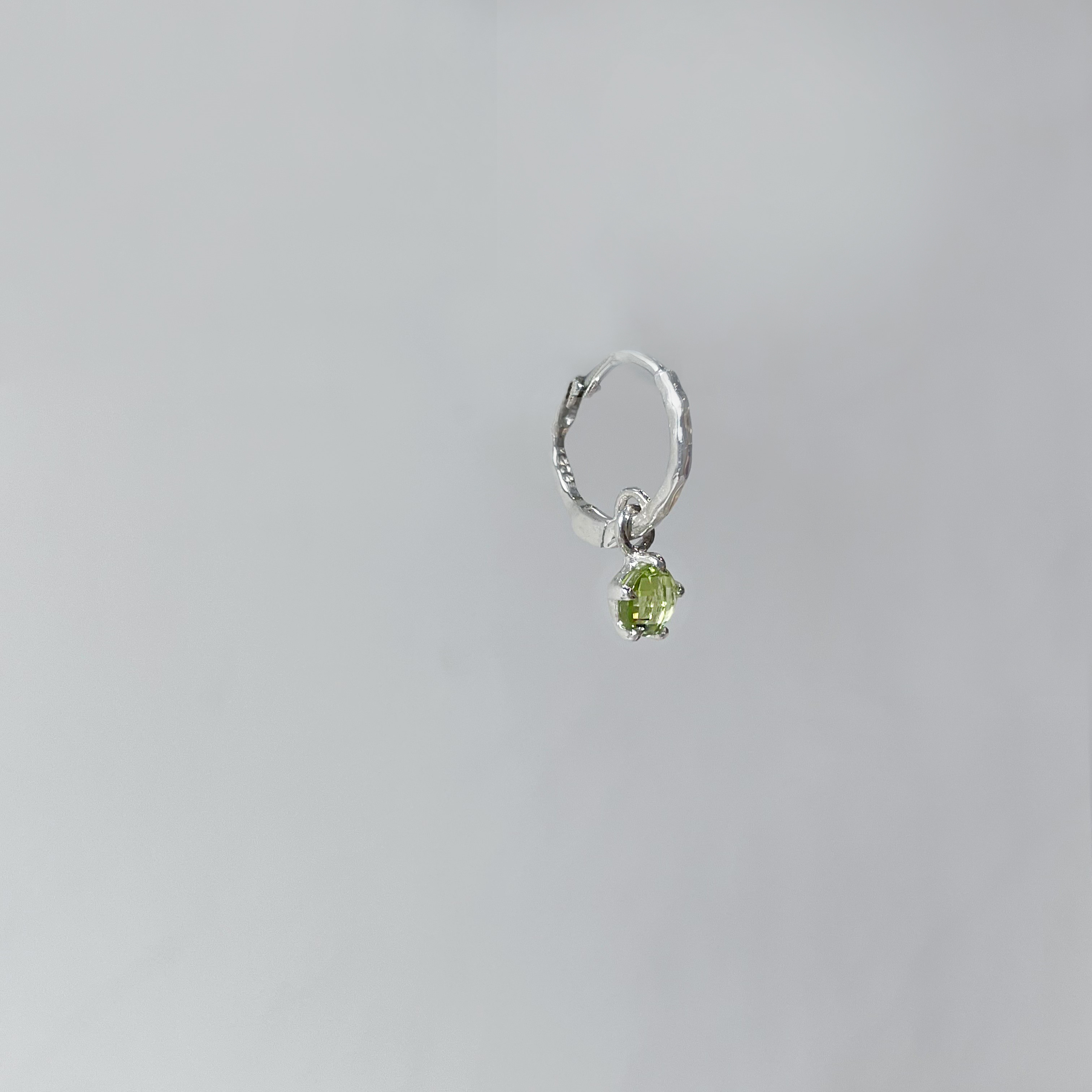 五爪棋盤切割橄欖石扣式耳圈