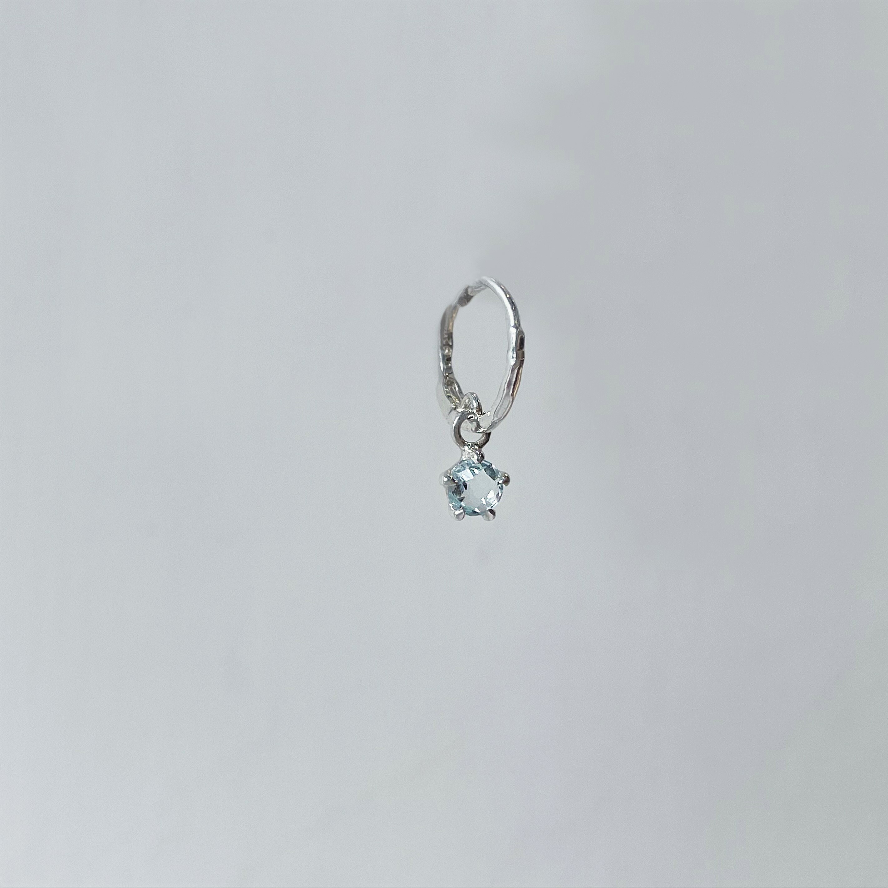 五爪棋盤切割托帕石扣式耳圈