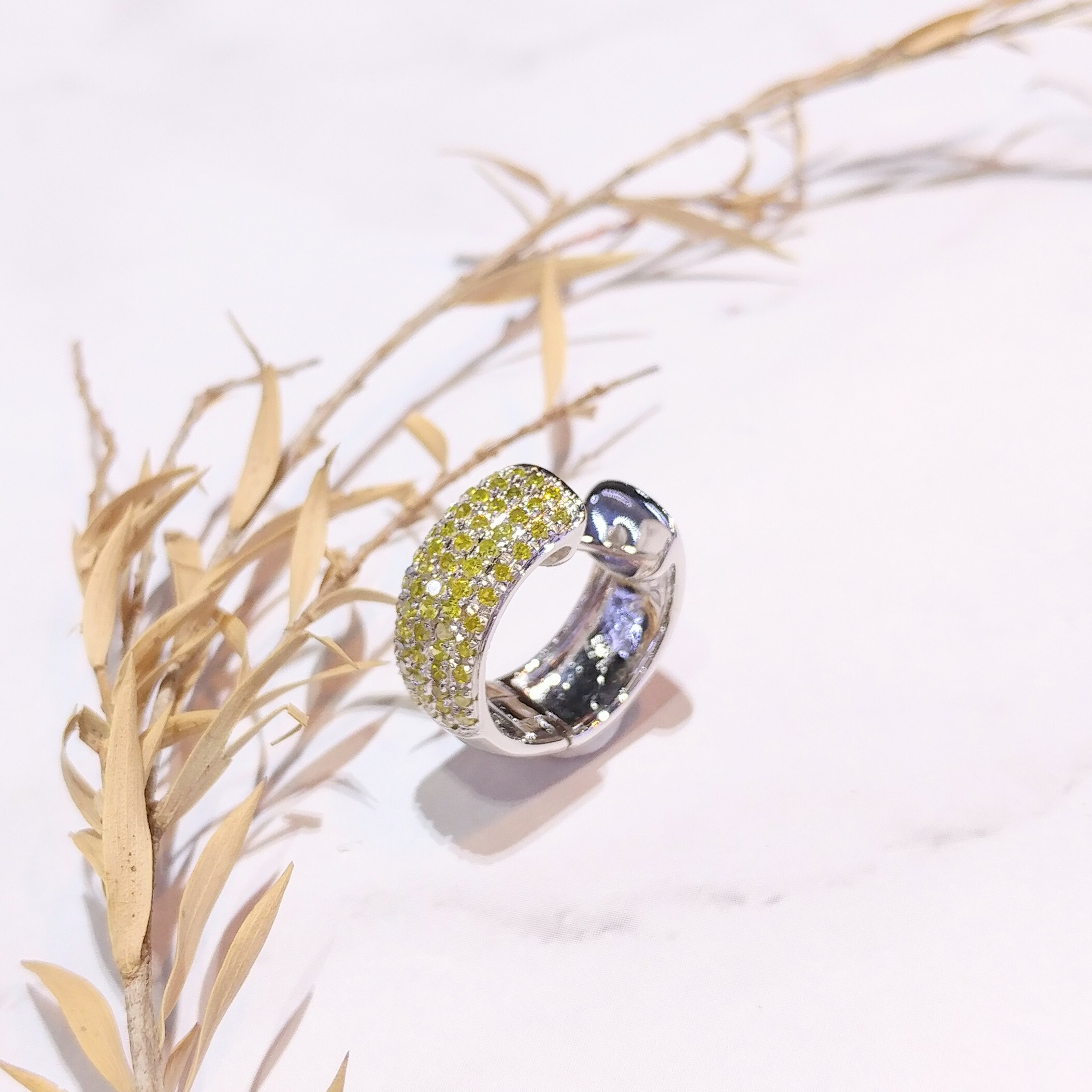 14K White Gold 0.32ct Green Yellow Diamond Single Hoop Earring