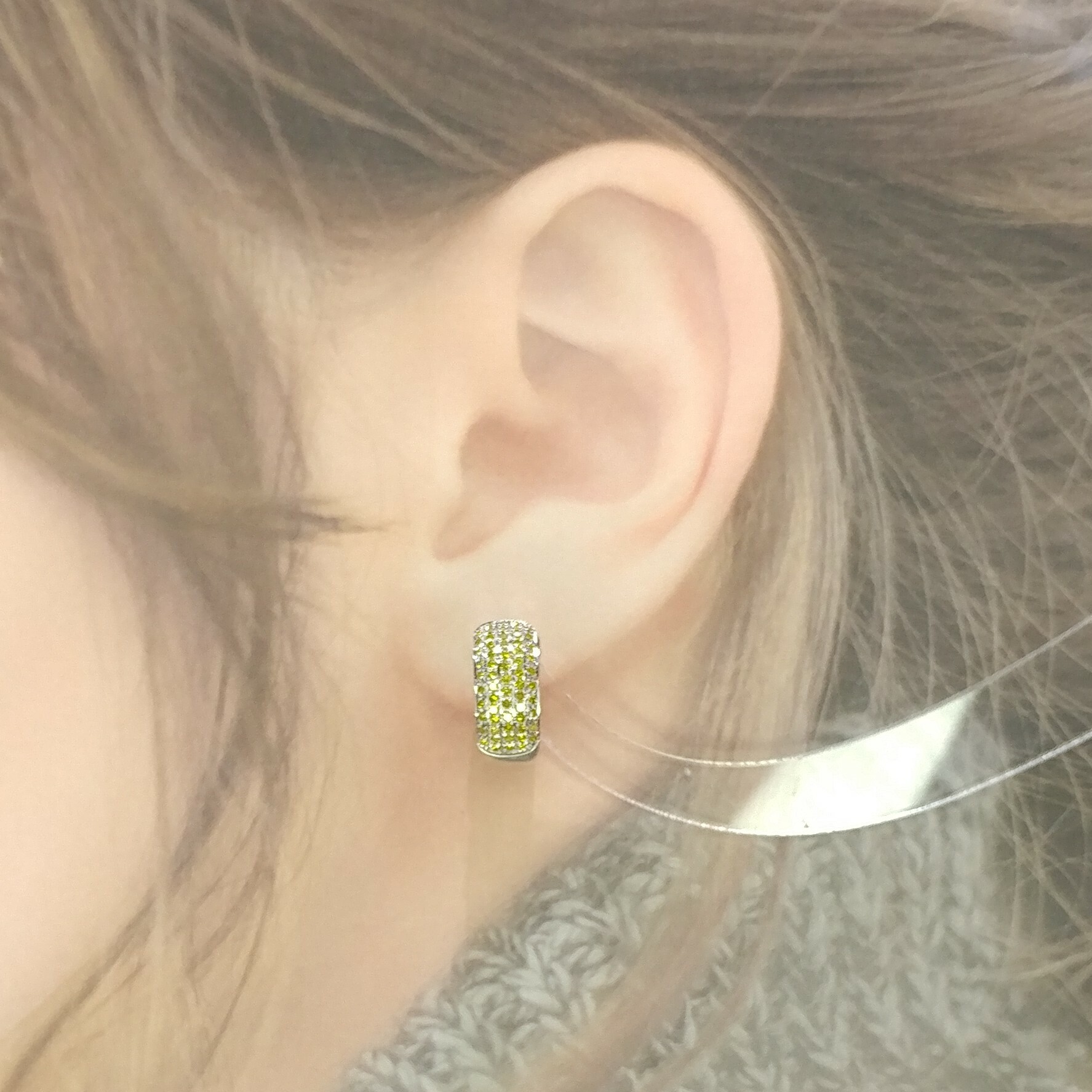 14K White Gold 0.32ct Green Yellow Diamond Single Hoop Earring