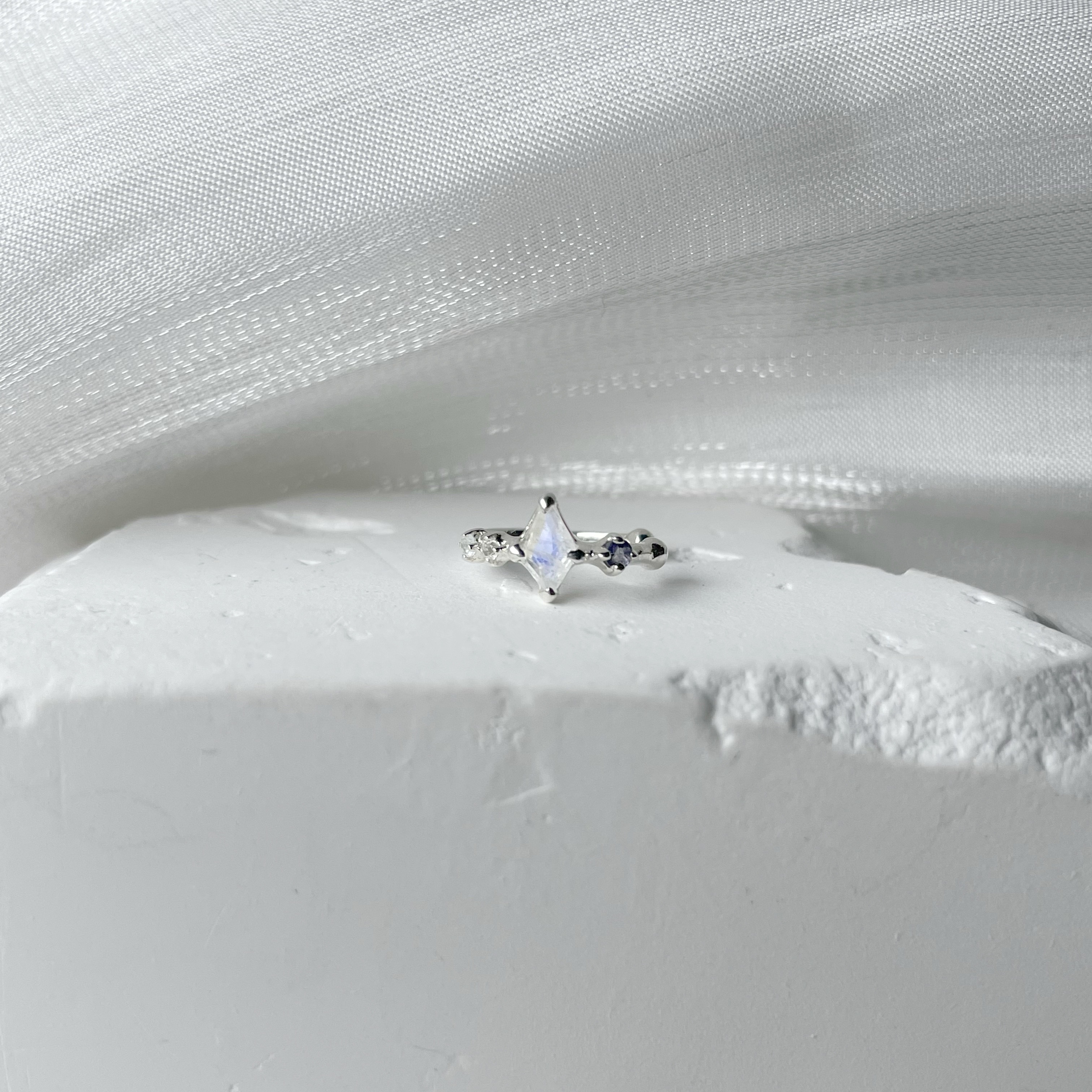 Meteor箏形月光堇青耳骨夾