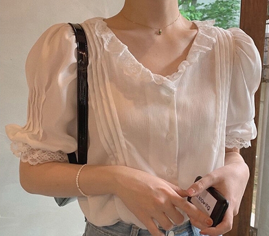 LYS -  <現貨> 天使係女孩V領泡泡蕾絲上衣