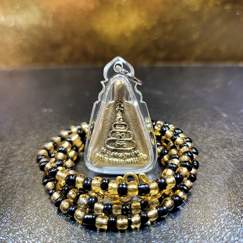 屈班間-財佛自身大鋤頭