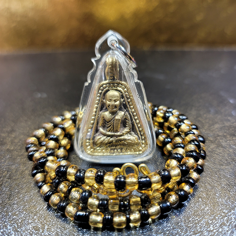 屈班間-財佛自身大鋤頭