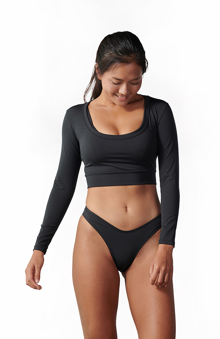 【魅惑素黑】​CELA 防曬圓領長袖罩衫