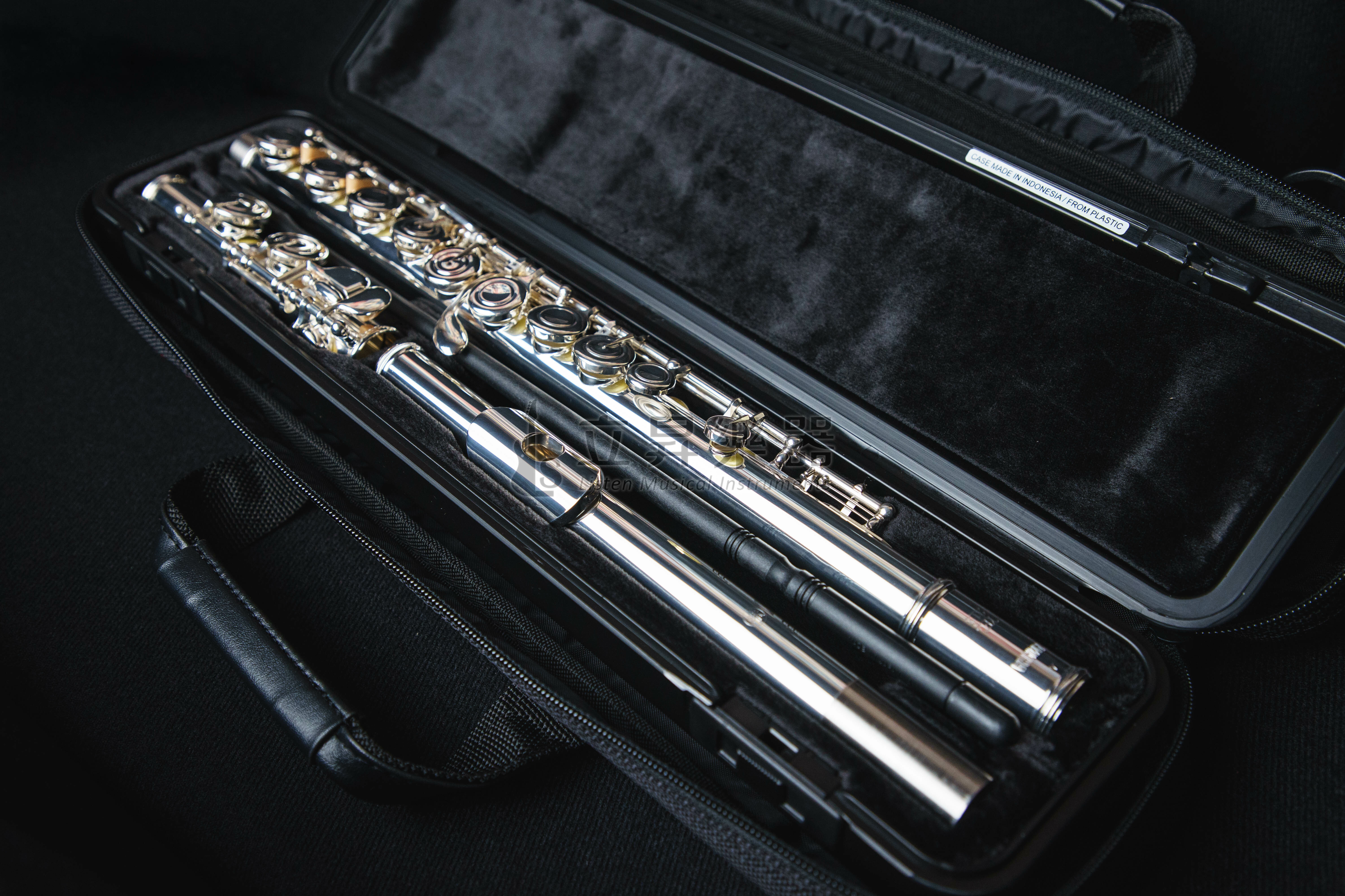 YAMAHA YFL-212 加E鍵 閉孔 長笛 (附原廠長笛盒、袋)