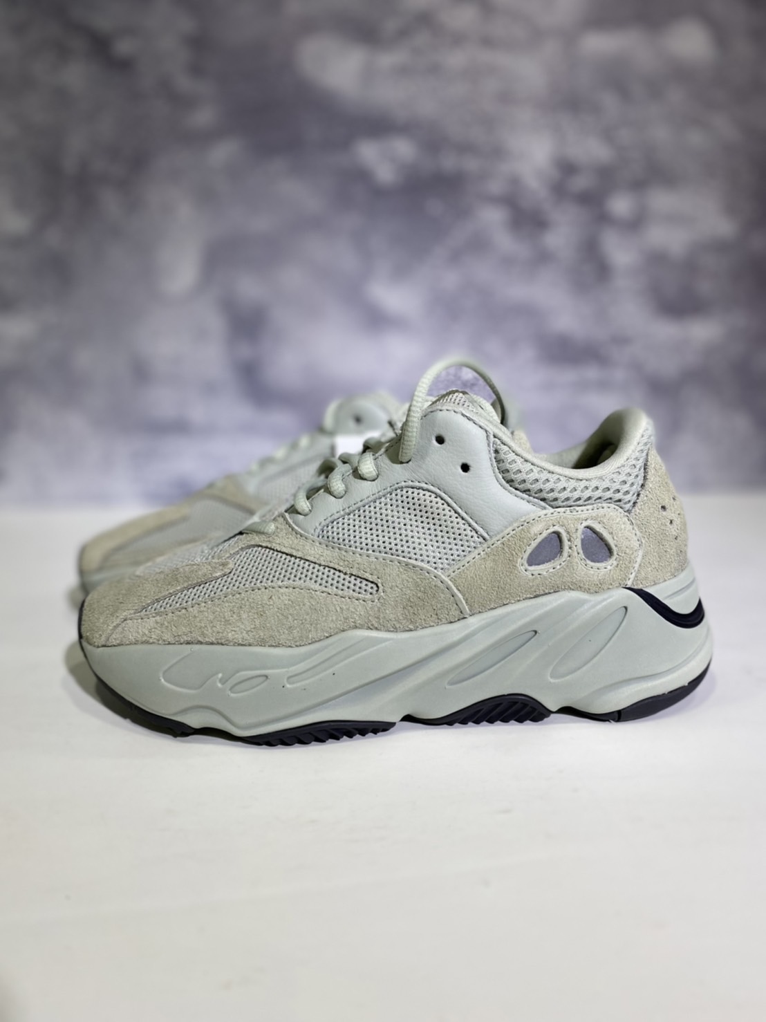 Addidas Yeezy Boost 700 