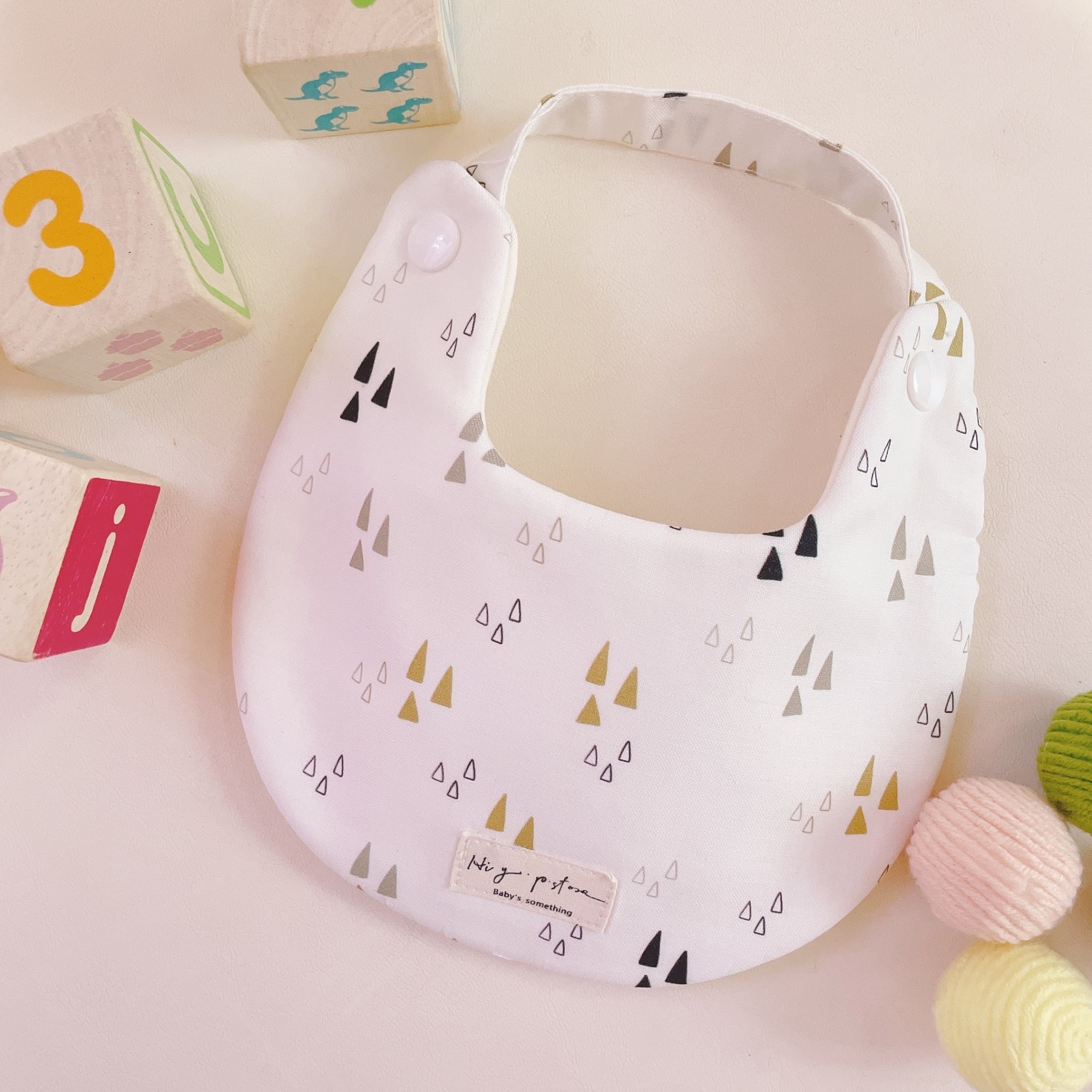 Hi Y.P store-手作圍兜- 幾何三角