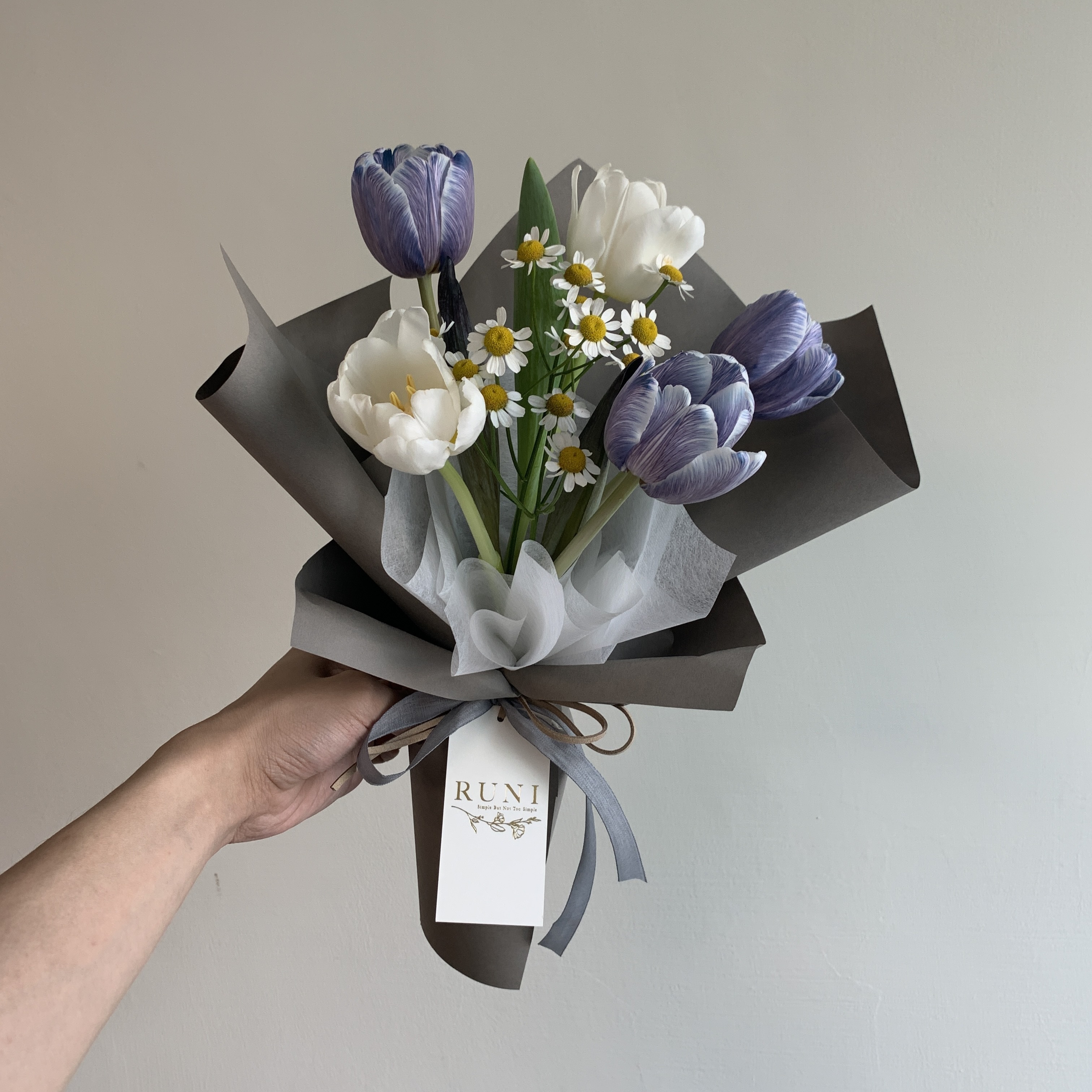 藍天白雪-5支款藍色系鬱金香花束