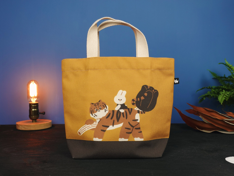 小黃間｜絕版｜輕便托特包｜一起出花