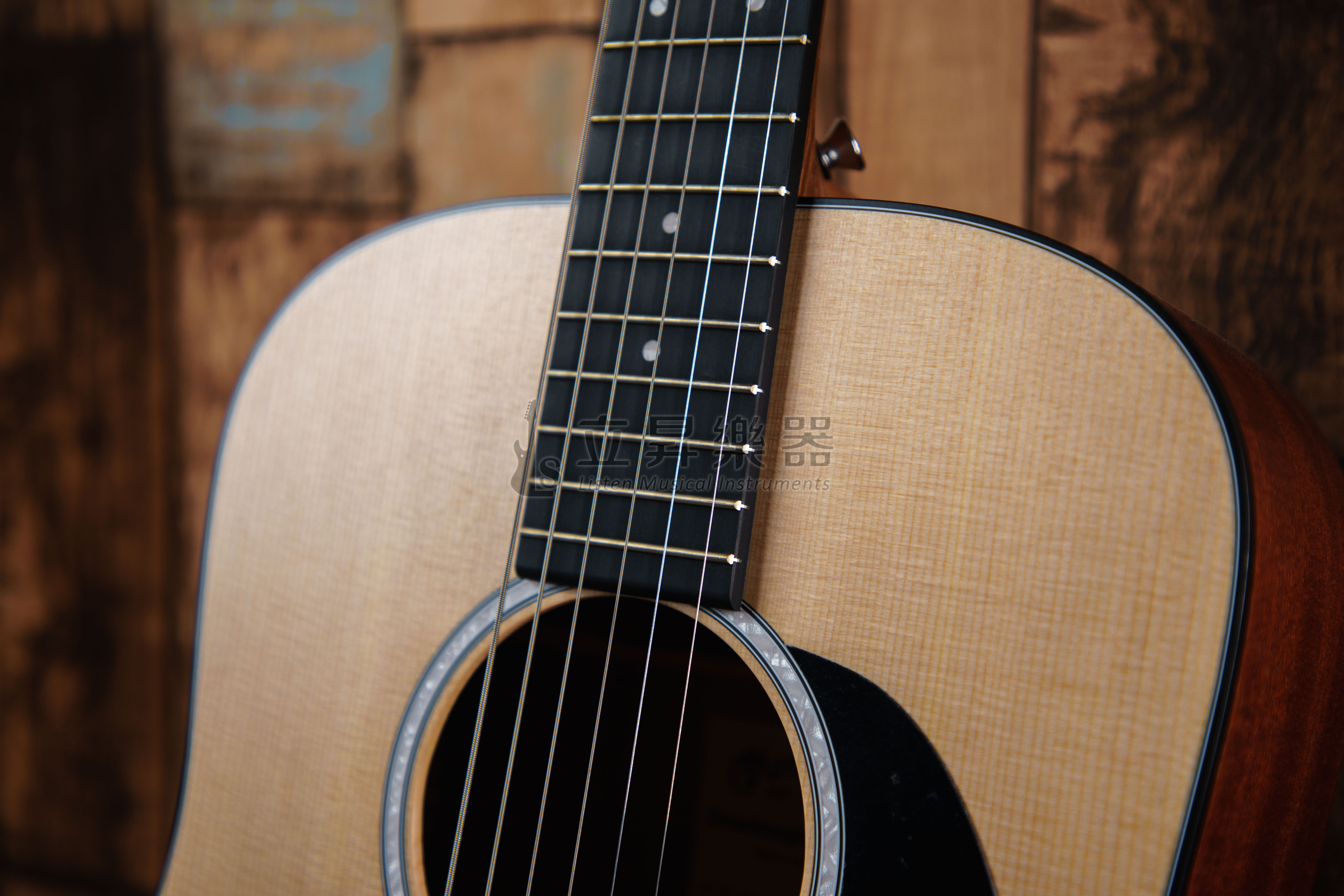 Martin Dreadnought Junior系列 全單板 38吋 旅行吉他 雲杉木面板 沙比利木側背板 馬丁吉他 | 原聲款 DJR10-02 Martin Dreadnought Junior系列 全單板 38吋 旅行吉他 雲杉木面板 沙比利木側背板 馬丁吉他 | 原聲款 DJR10-02 / 插電款 DJR10E-02(Fishman拾音器) 第 3 張圖片｜三峽吉他 / Bass