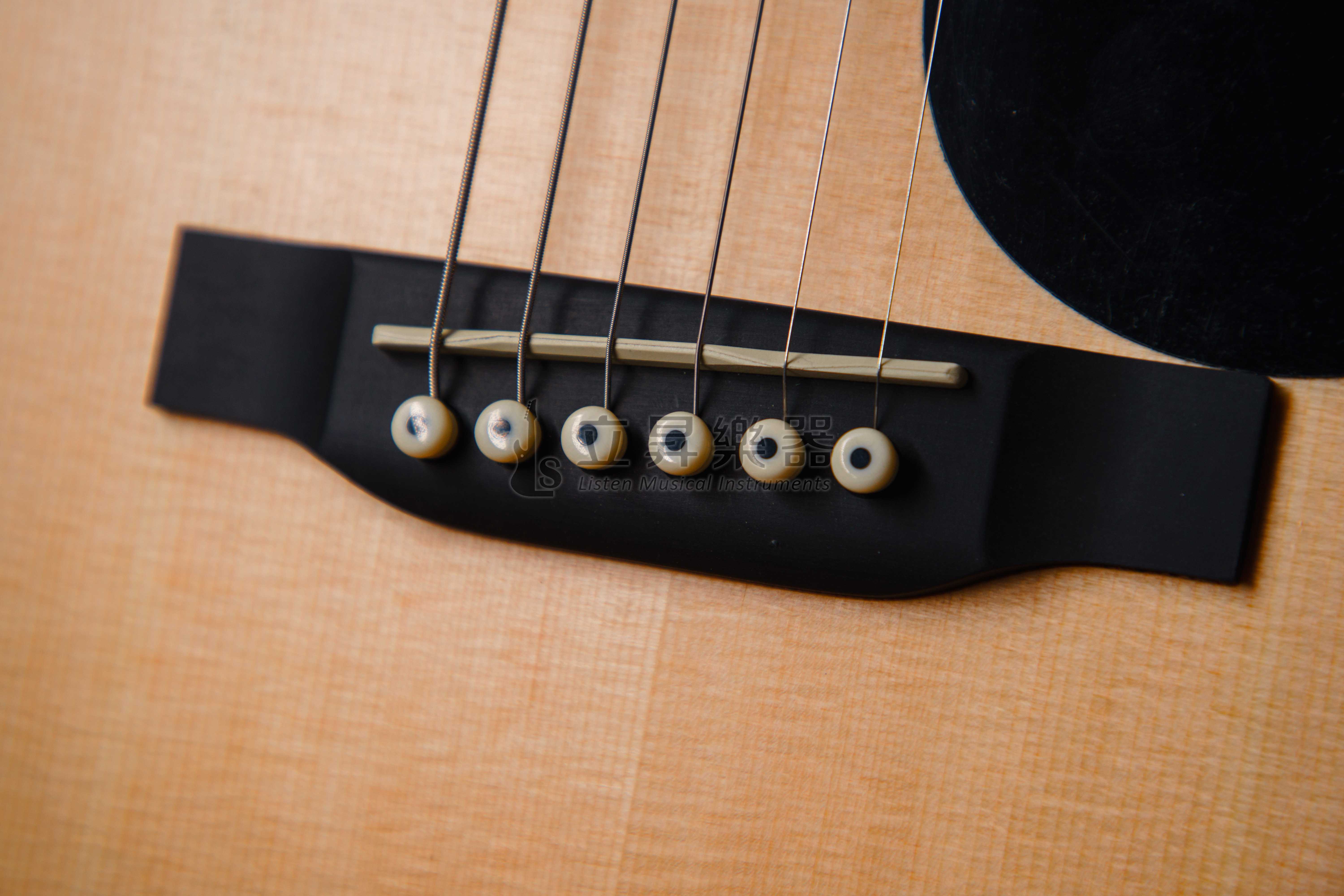 Martin Dreadnought Junior系列 全單板 38吋 旅行吉他 雲杉木面板 沙比利木側背板 馬丁吉他 | 原聲款 DJR10-02 Martin Dreadnought Junior系列 全單板 38吋 旅行吉他 雲杉木面板 沙比利木側背板 馬丁吉他 | 原聲款 DJR10-02 / 插電款 DJR10E-02(Fishman拾音器) 第 4 張圖片｜三峽吉他 / Bass