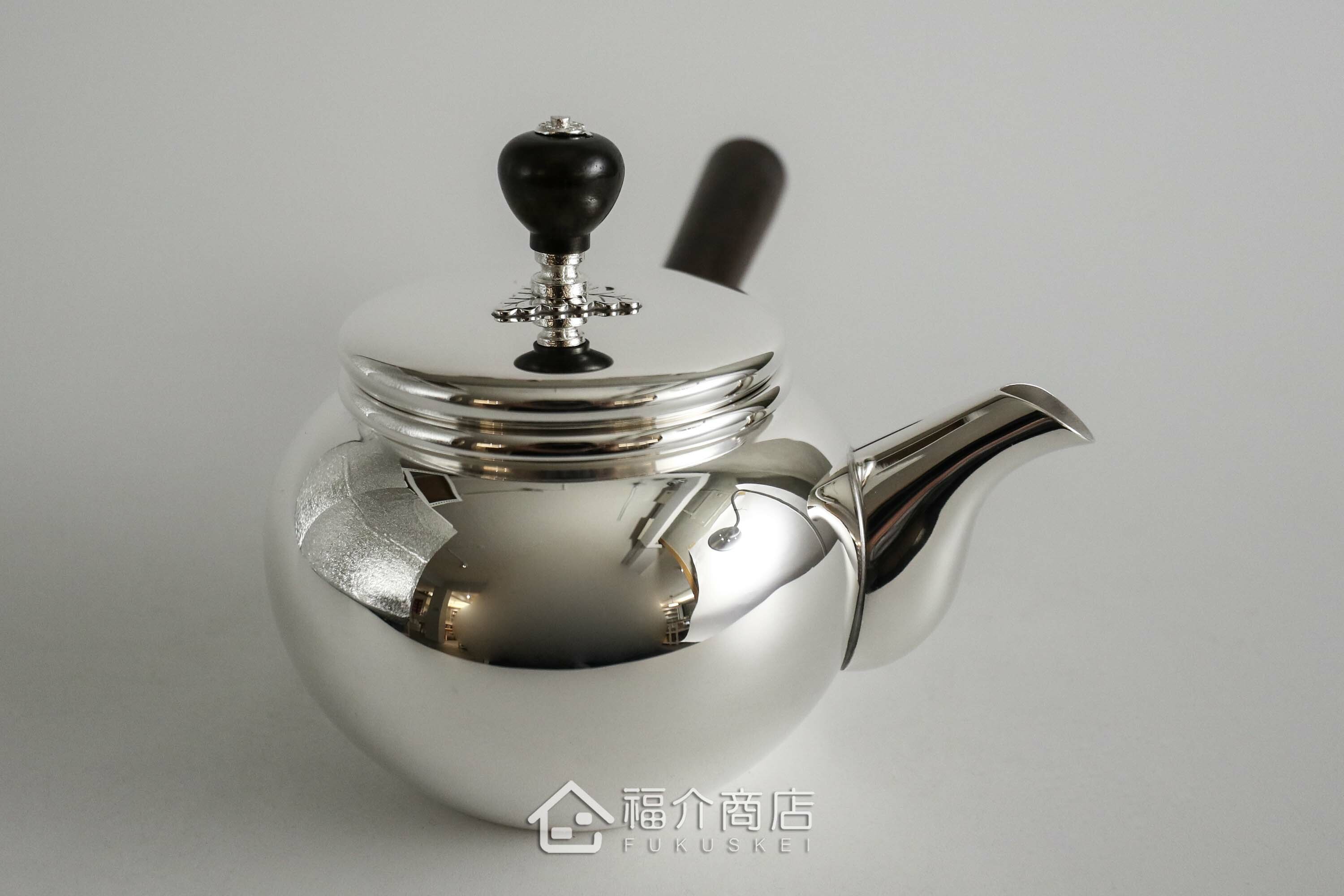 泡茶用的日本純銀茶壺