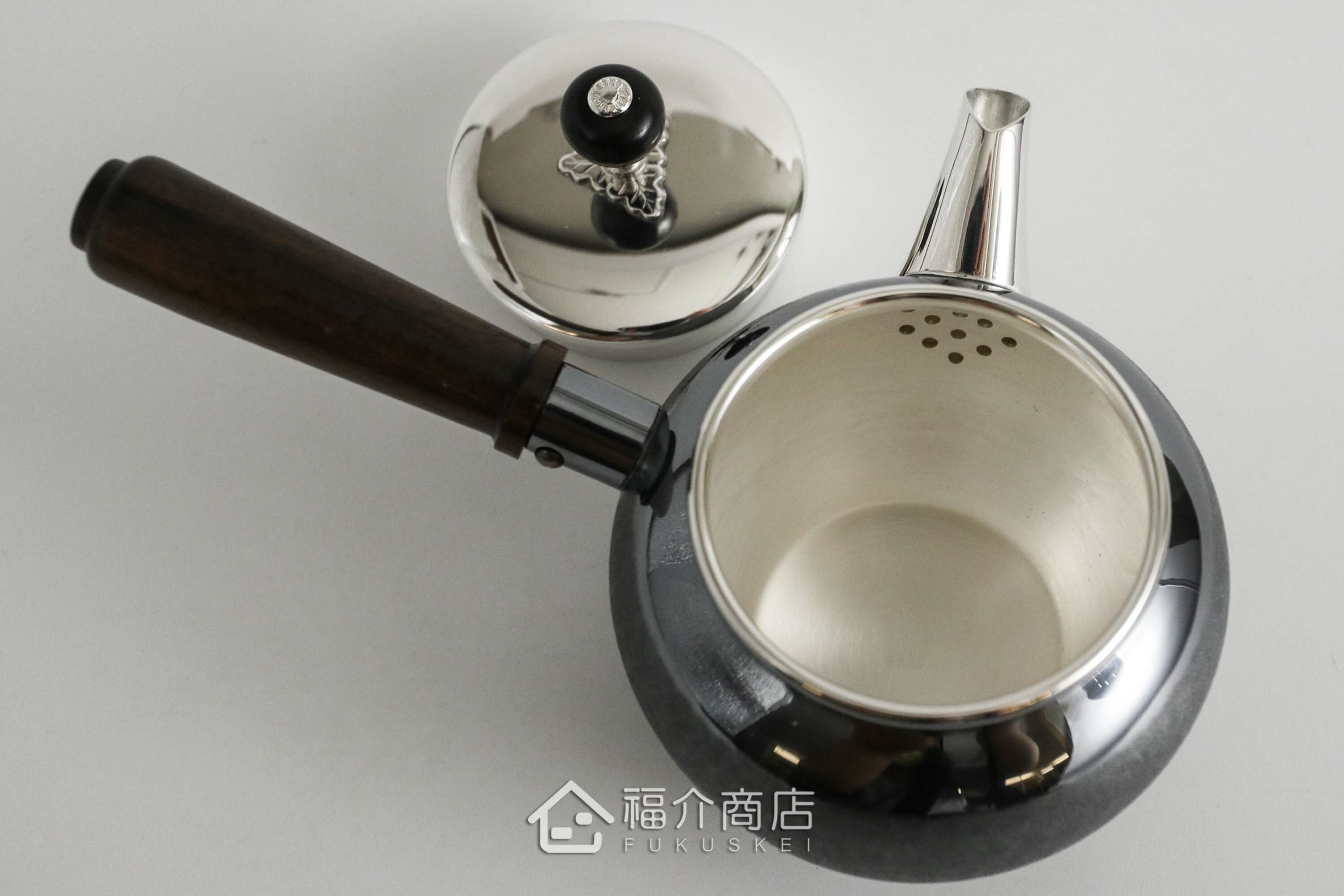 泡茶用的日本純銀茶壺內部